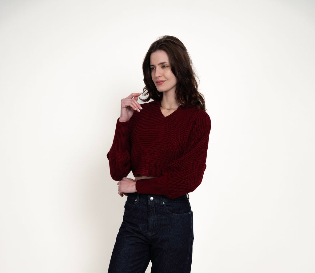 POLO V-NECK KNIT BLOUSE