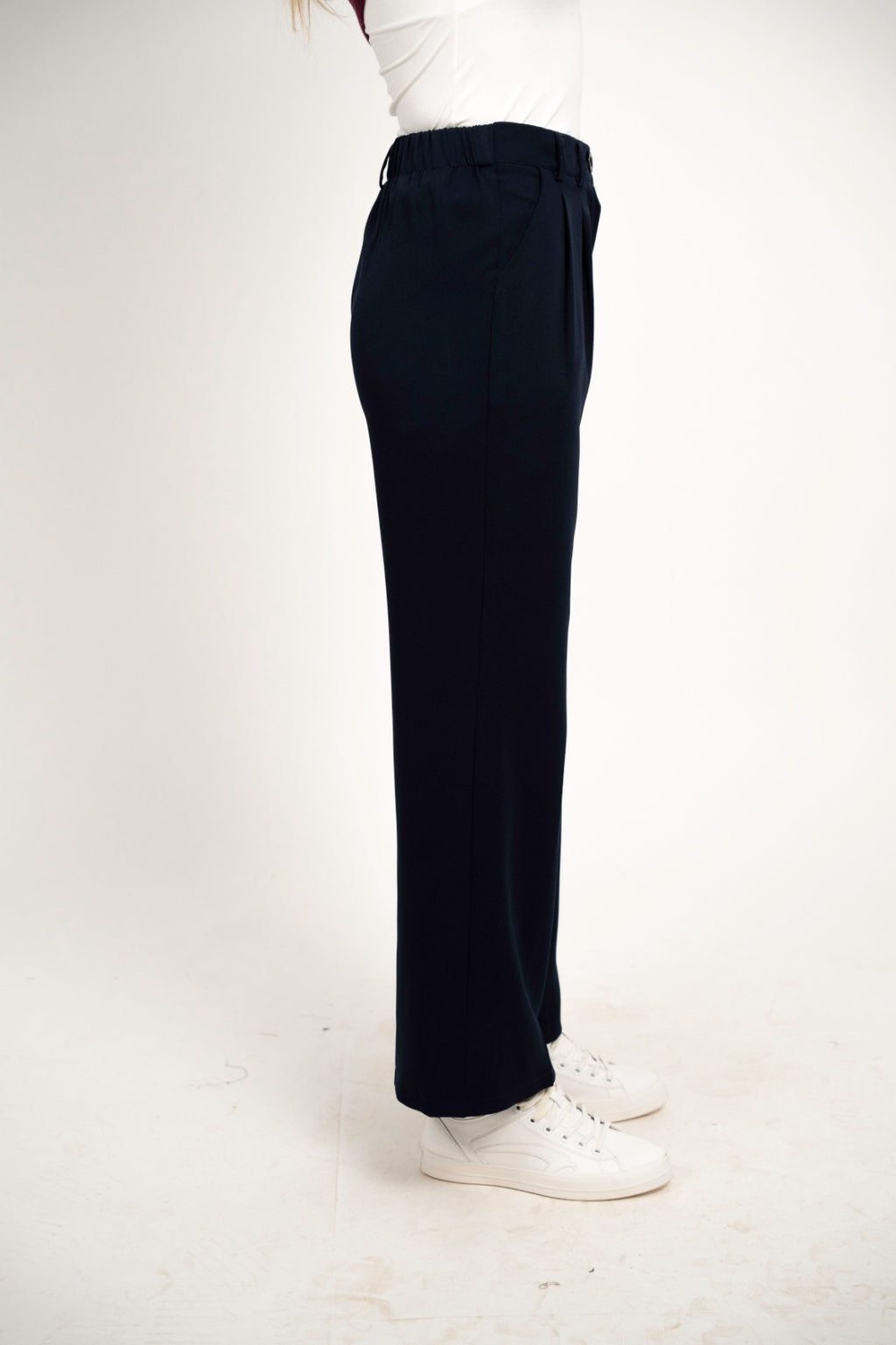 CLASSIC HIGH-WAIST TROUSER