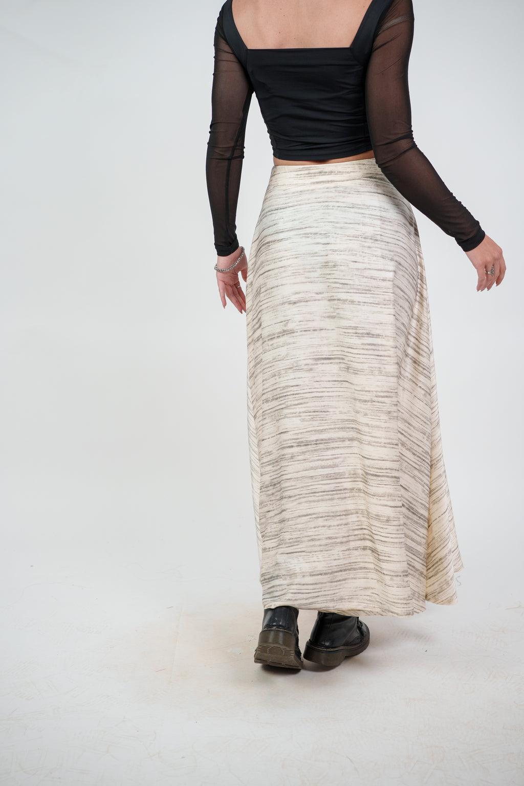 FLOWY TEXTURED MAXI SKIRT