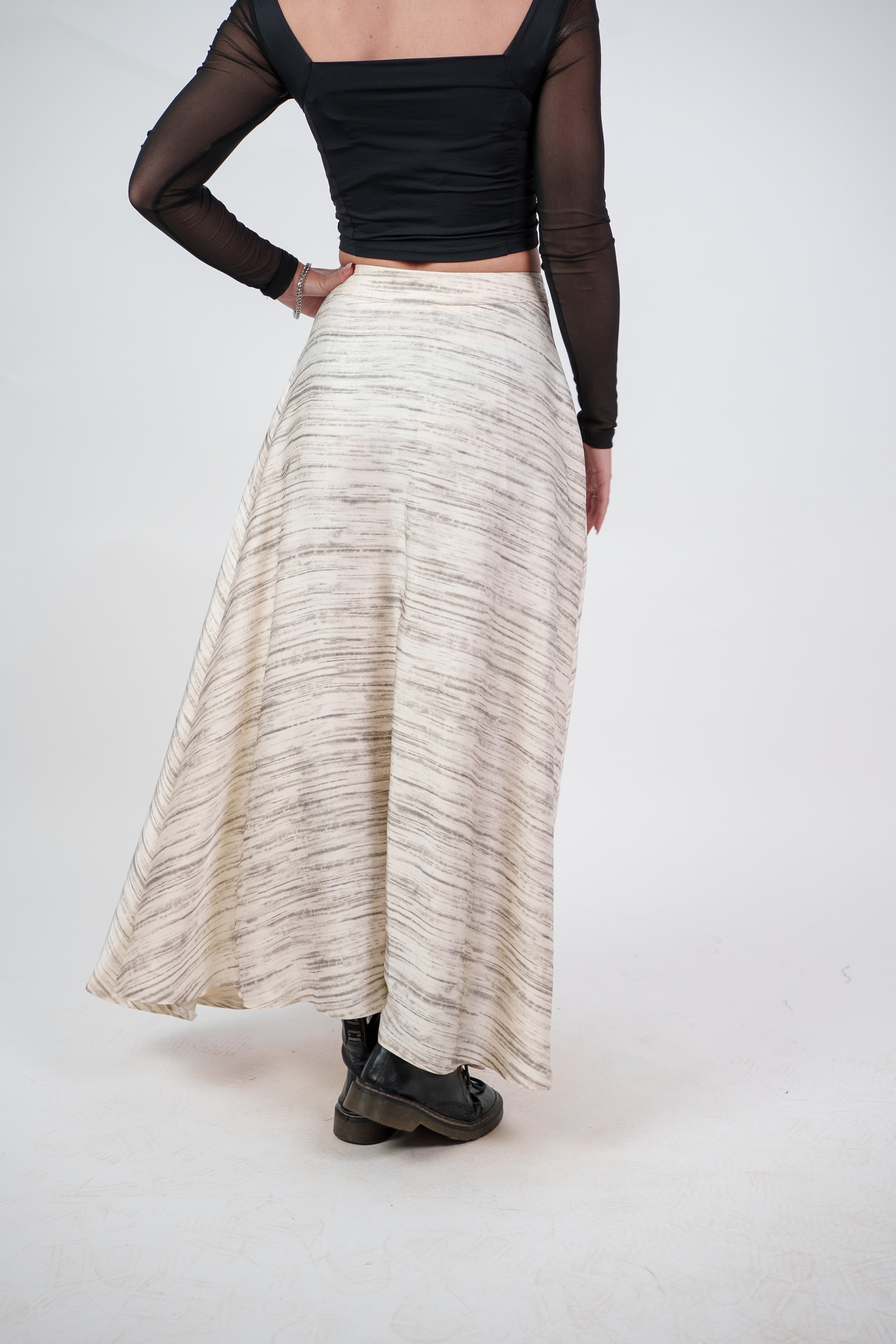 FLOWY TEXTURED MAXI SKIRT