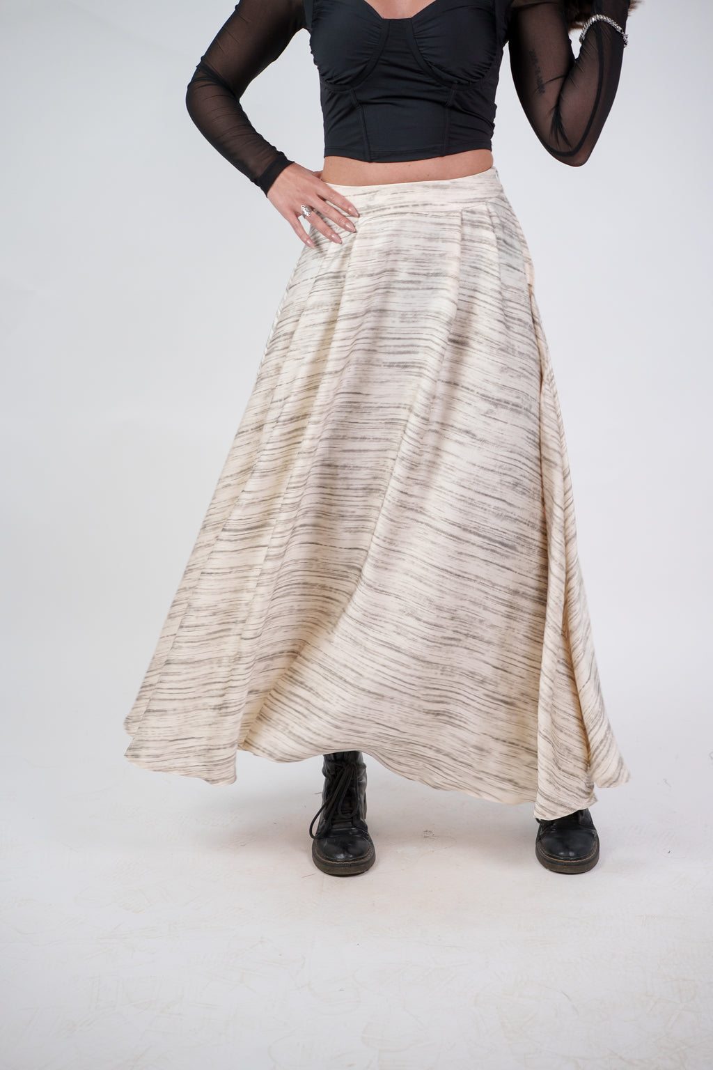 FLOWY TEXTURED MAXI SKIRT