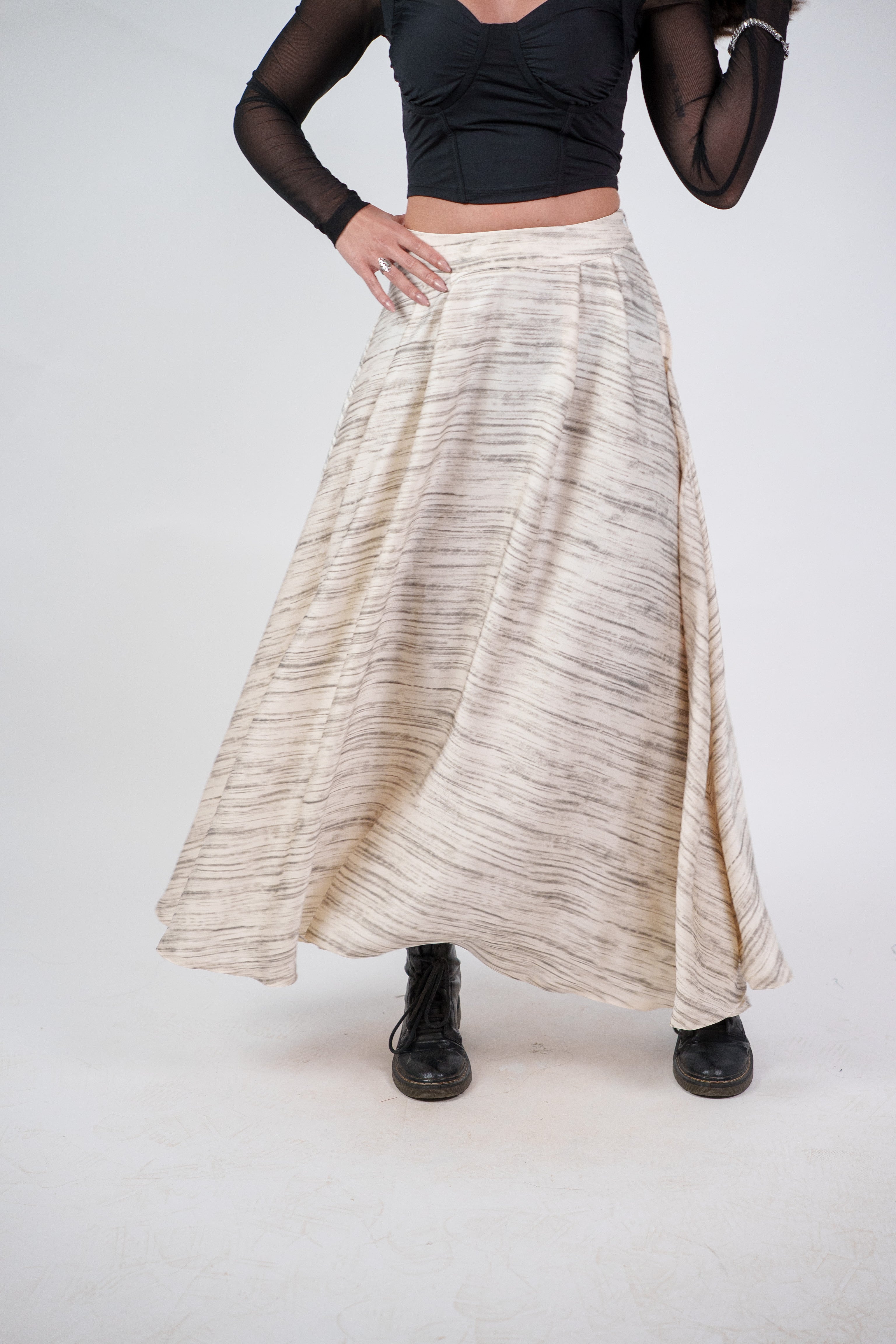 FLOWY TEXTURED MAXI SKIRT