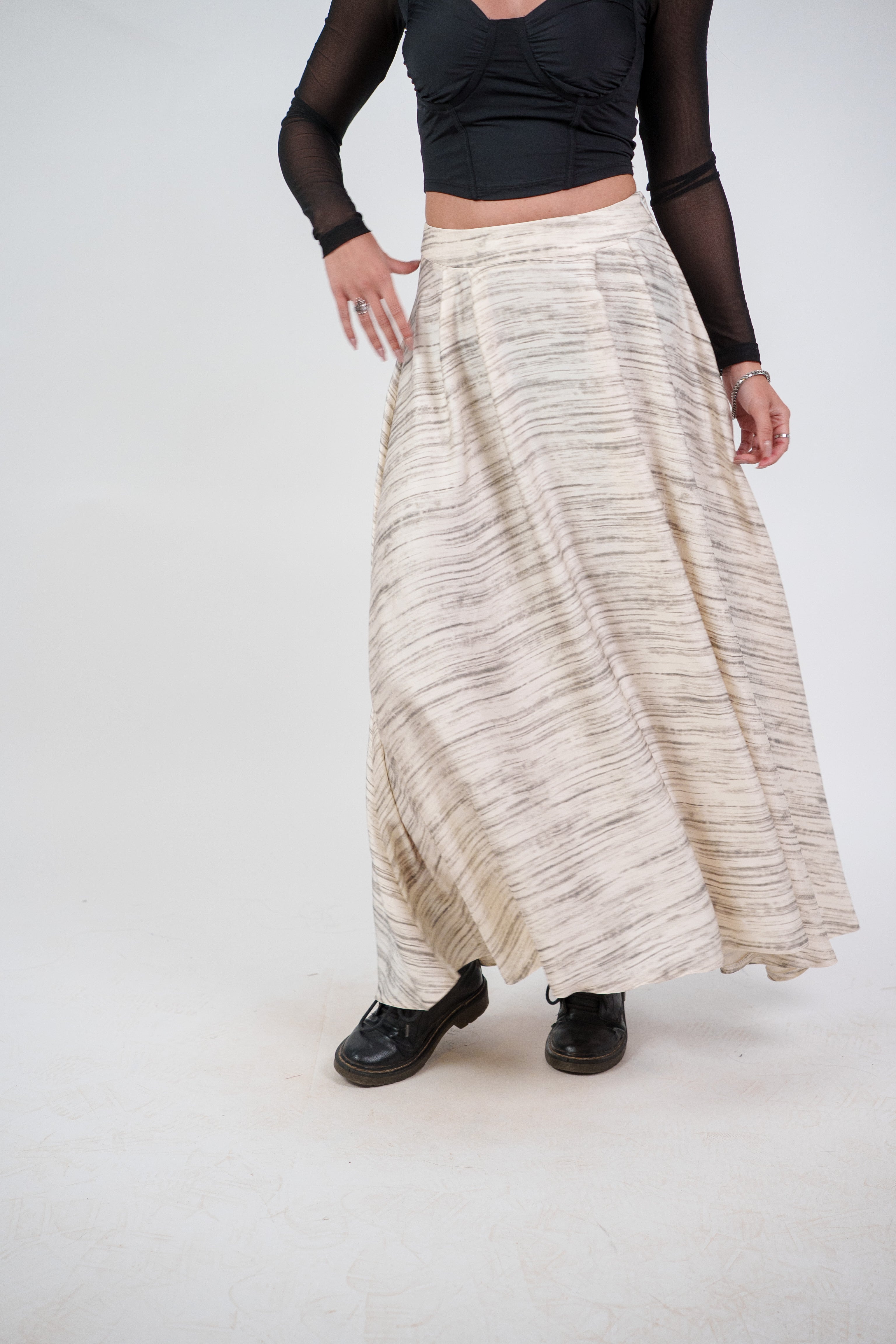 FLOWY TEXTURED MAXI SKIRT