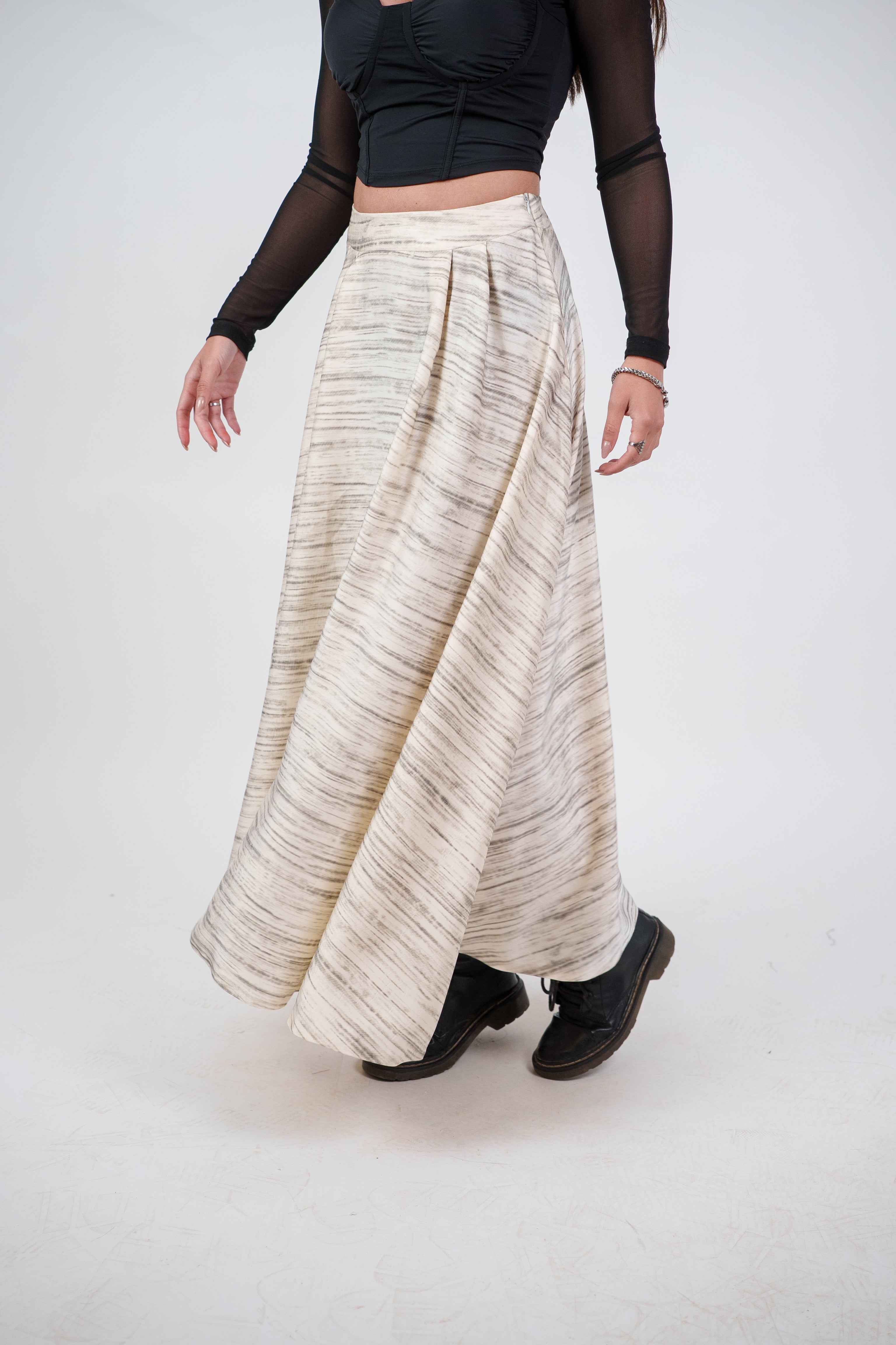 FLOWY TEXTURED MAXI SKIRT