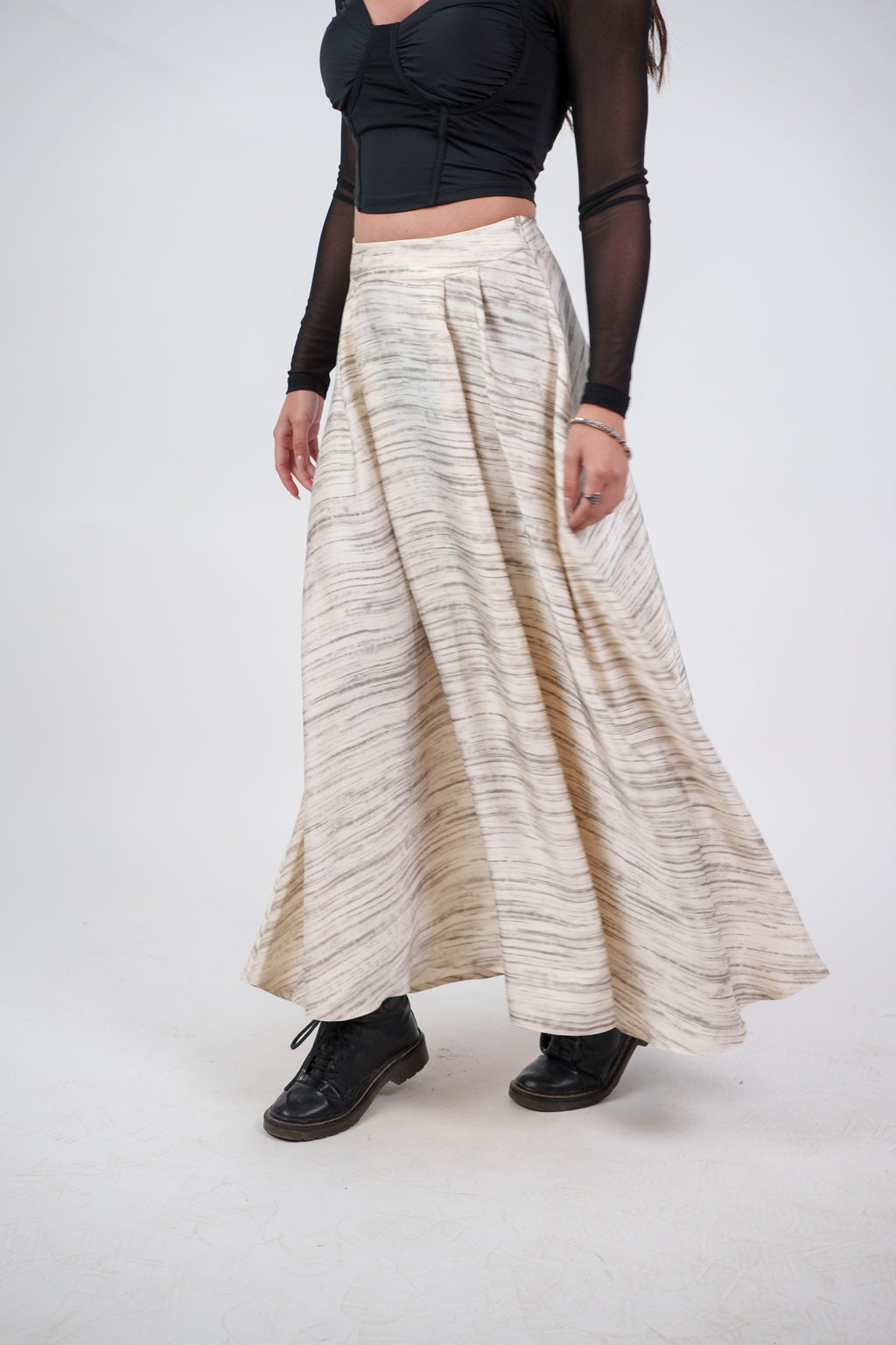 FLOWY TEXTURED MAXI SKIRT