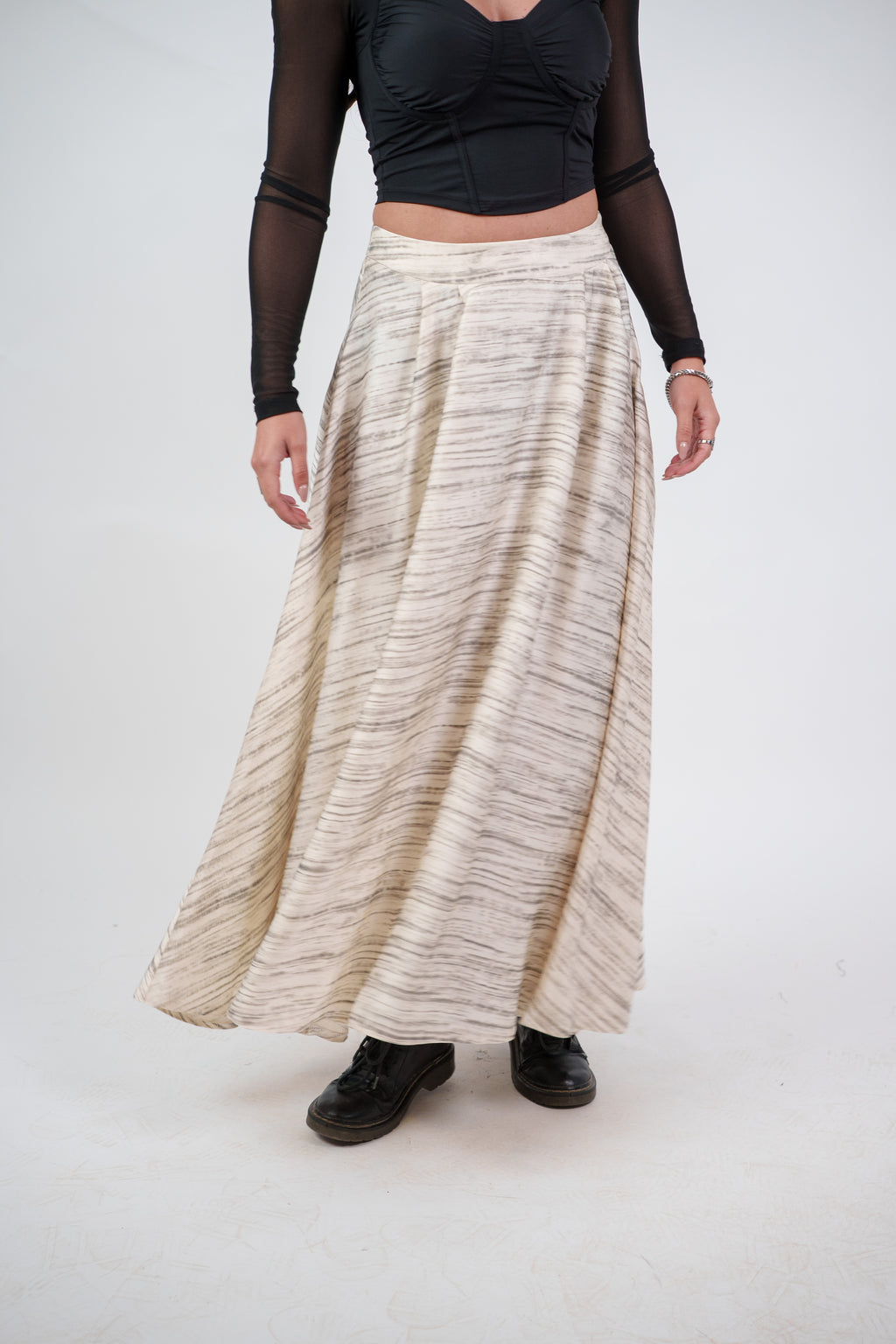 FLOWY TEXTURED MAXI SKIRT