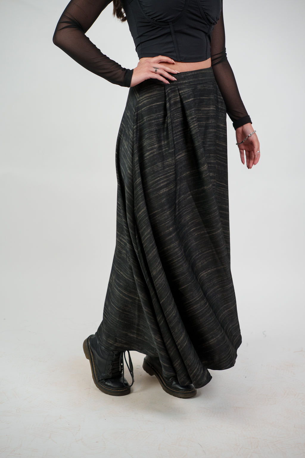 FLOWY TEXTURED MAXI SKIRT