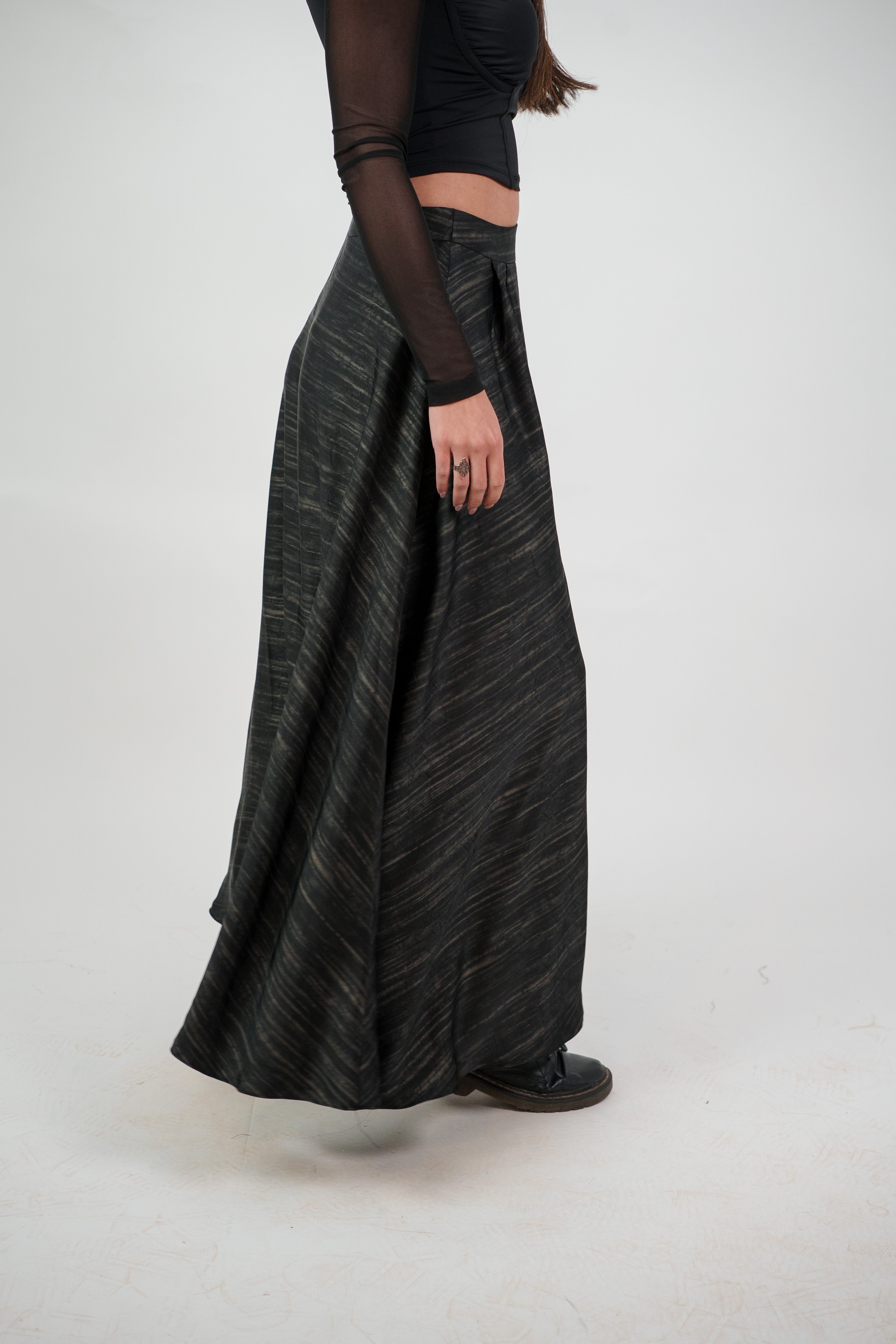 FLOWY TEXTURED MAXI SKIRT