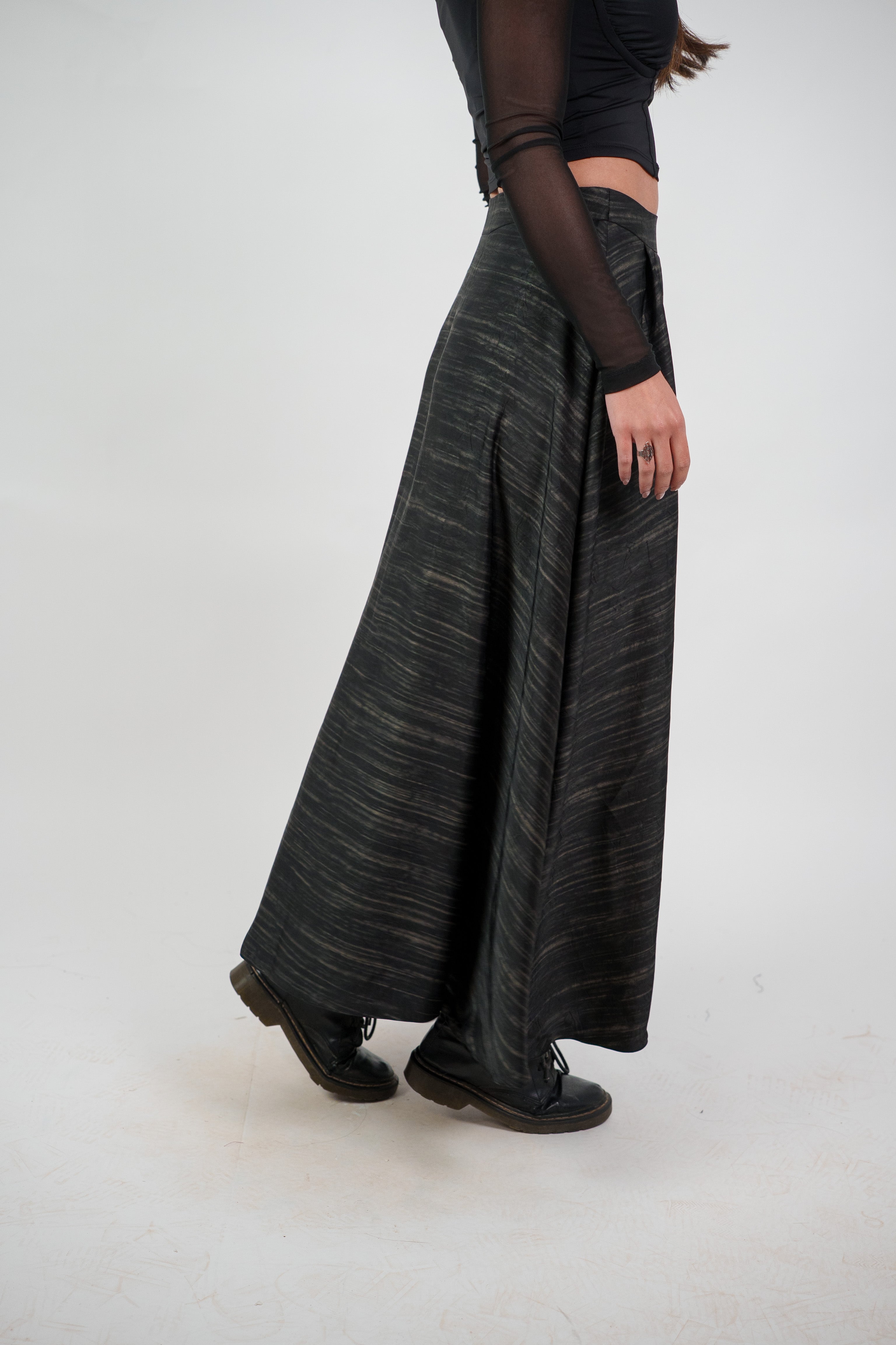 FLOWY TEXTURED MAXI SKIRT