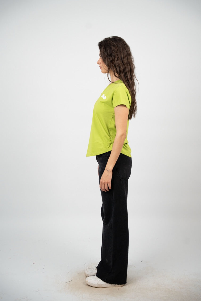 CURVED HEM V-NECK LOGO TEE