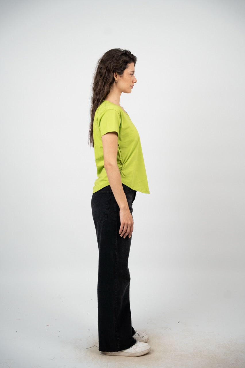 CURVED HEM V-NECK LOGO TEE