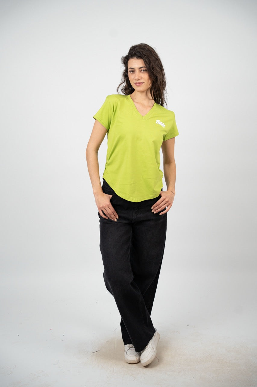 CURVED HEM V-NECK LOGO TEE