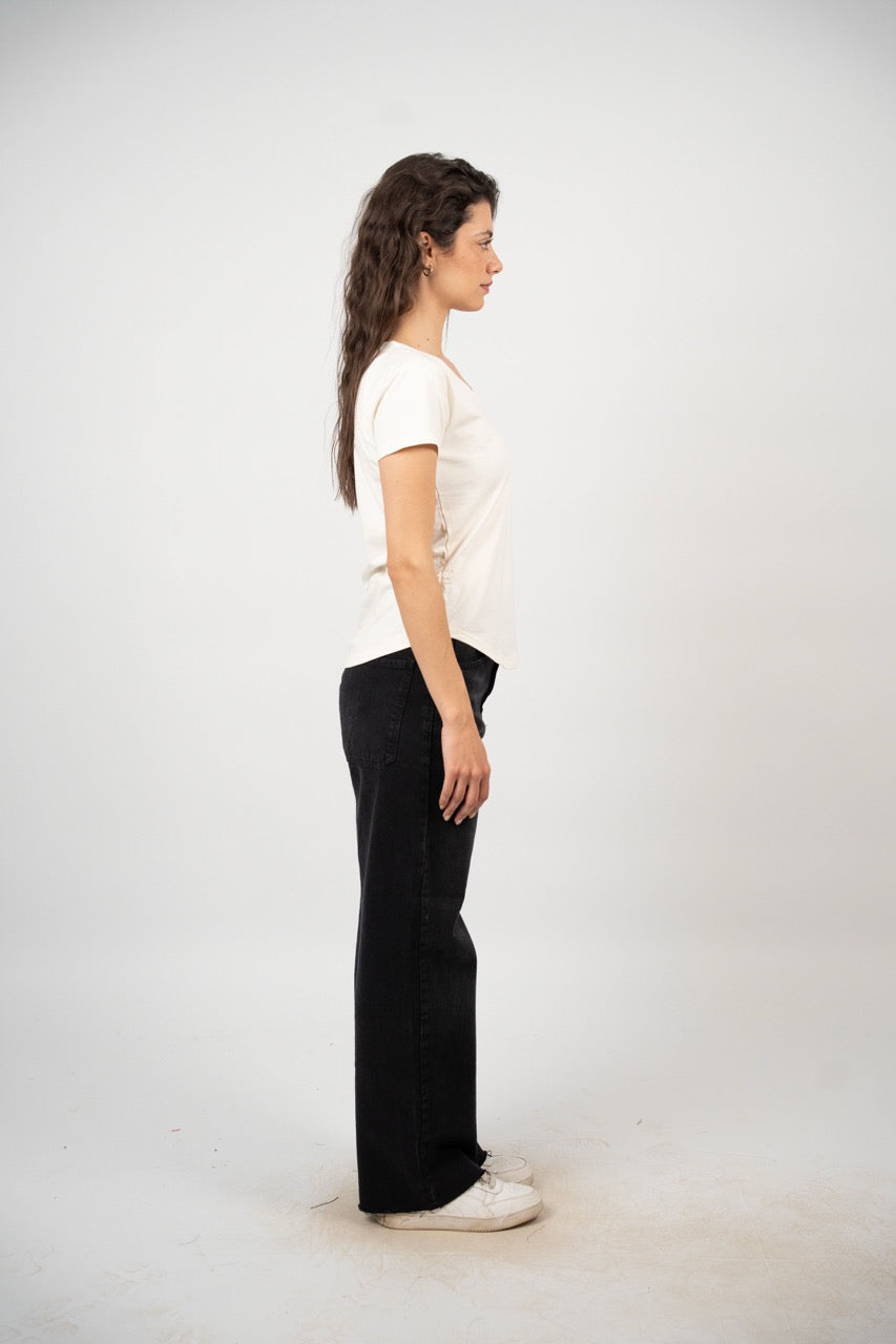 CURVED HEM V-NECK LOGO TEE