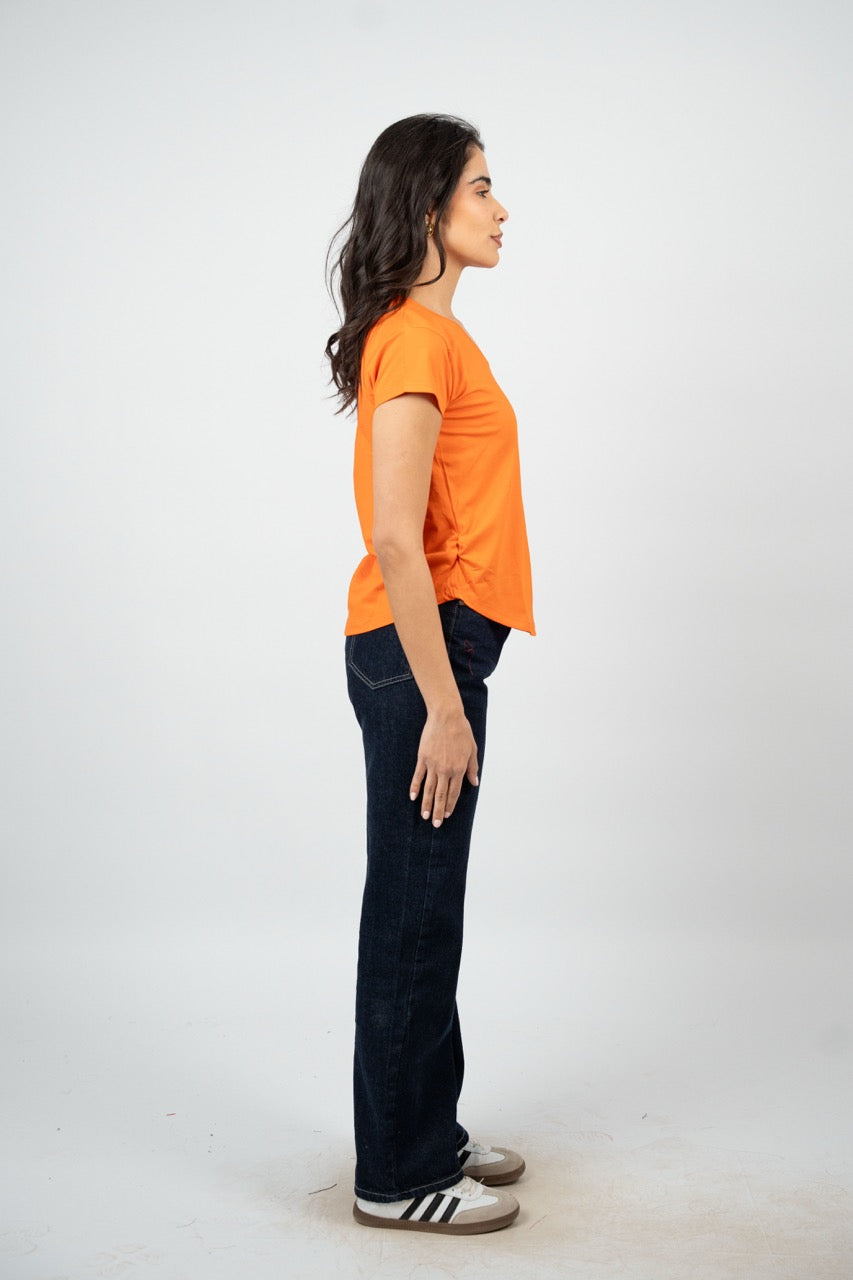 CURVED HEM V-NECK LOGO TEE