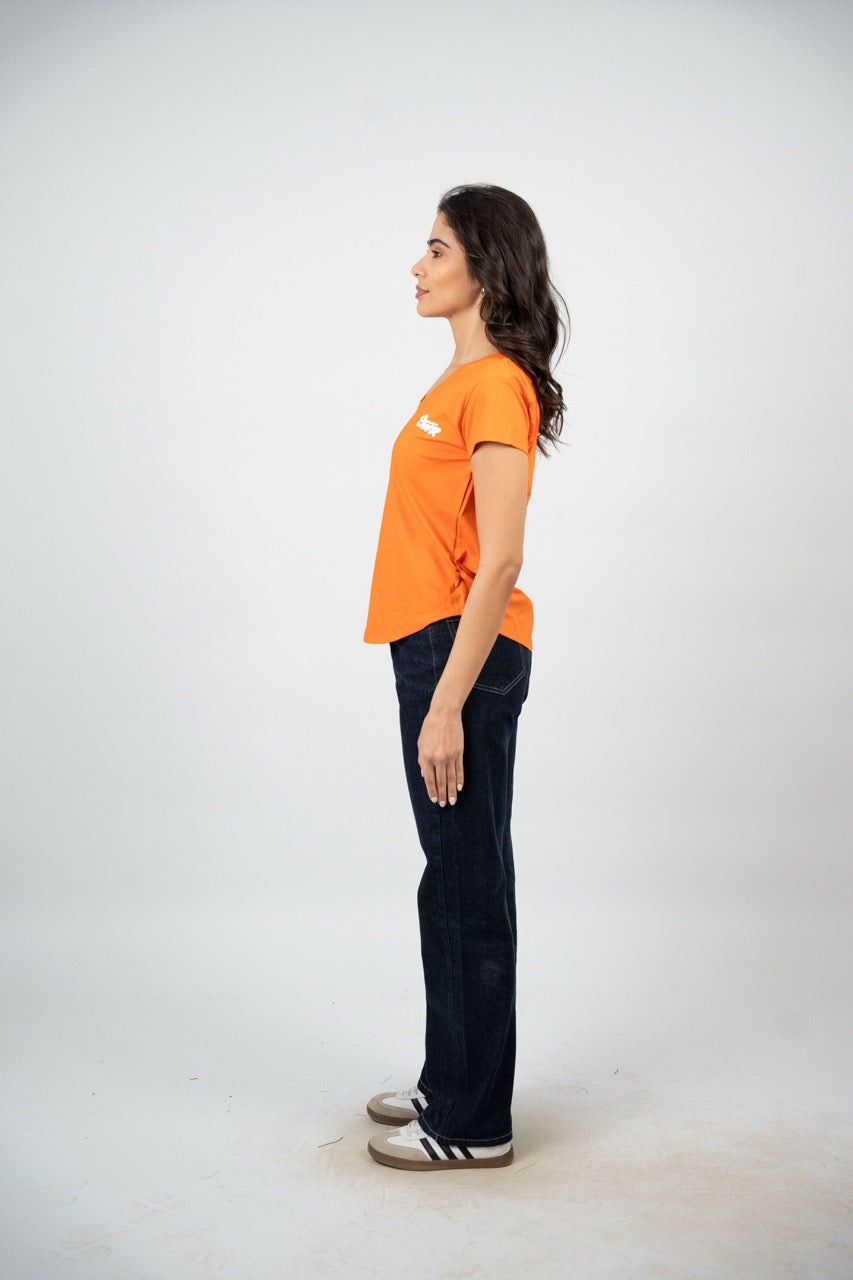 CURVED HEM V-NECK LOGO TEE