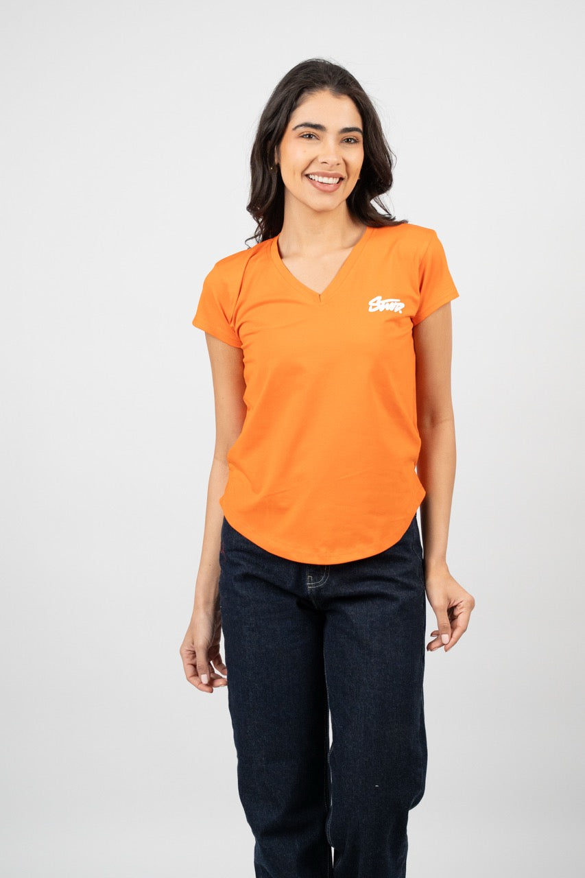 CURVED HEM V-NECK LOGO TEE