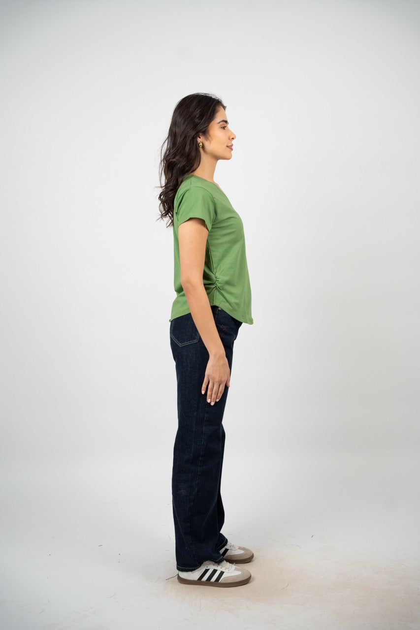 CURVED HEM V-NECK LOGO TEE