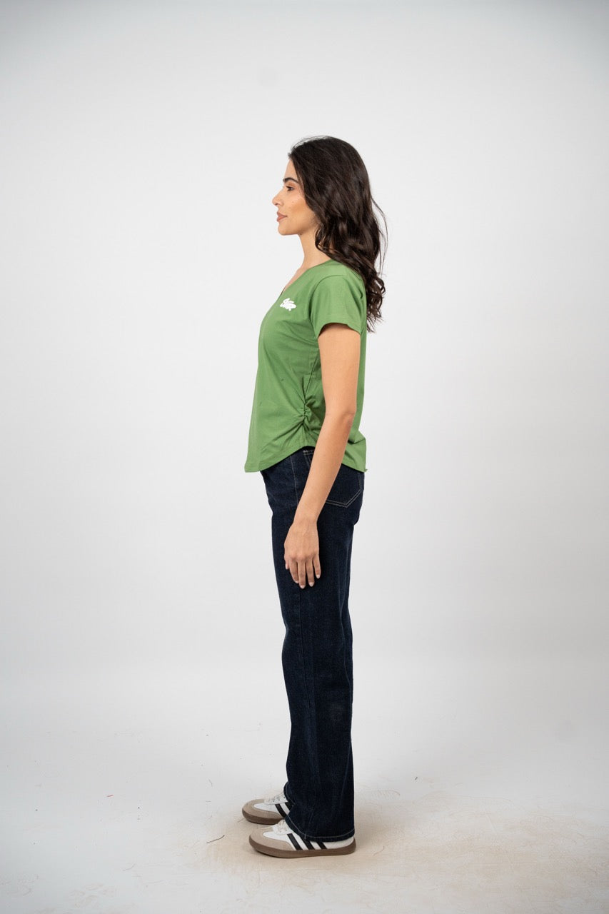 CURVED HEM V-NECK LOGO TEE