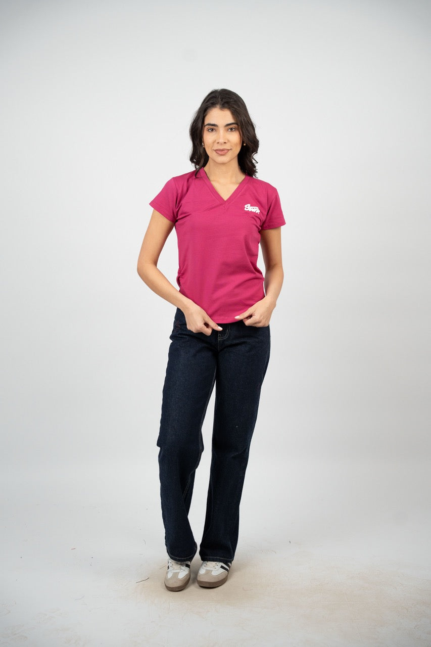 CURVED HEM V-NECK LOGO TEE