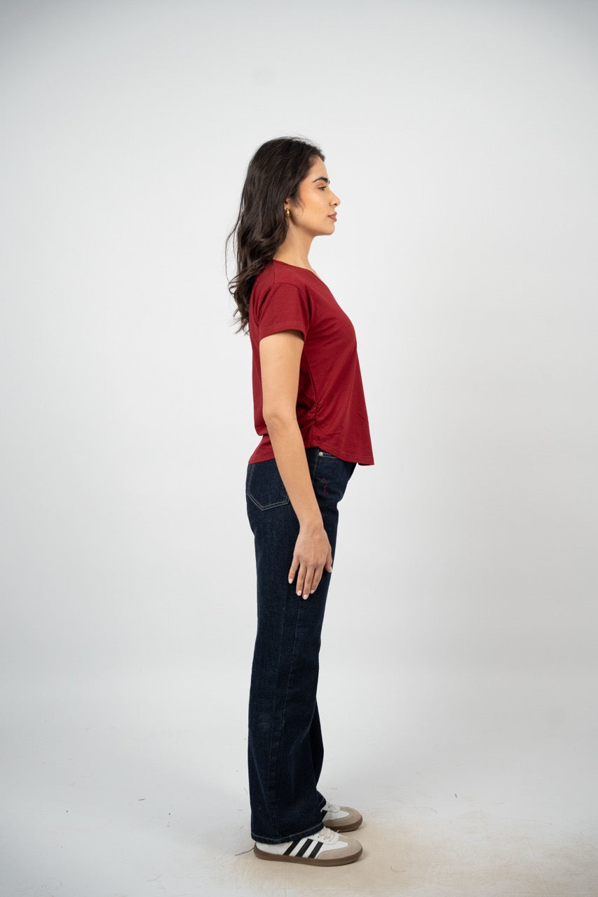 CURVED HEM V-NECK LOGO TEE