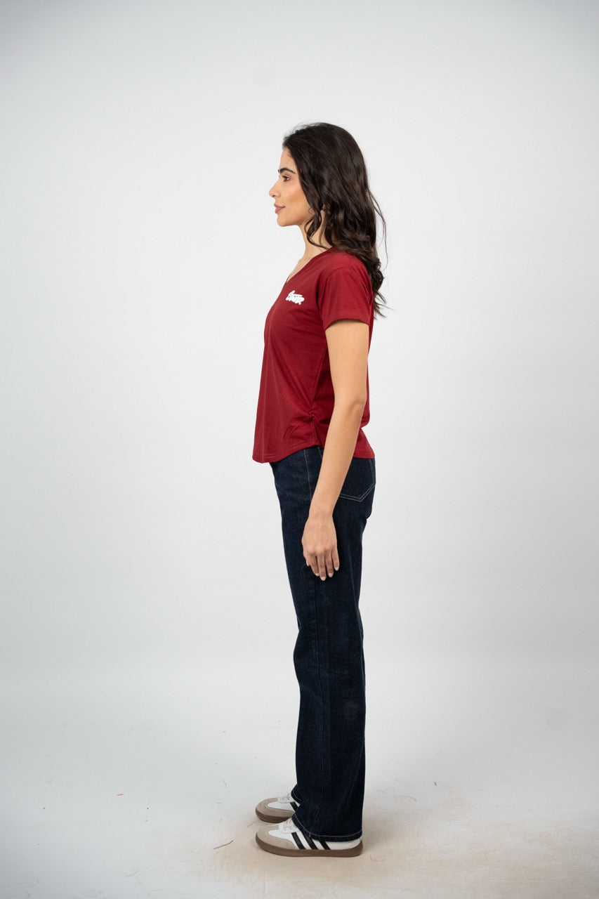 CURVED HEM V-NECK LOGO TEE