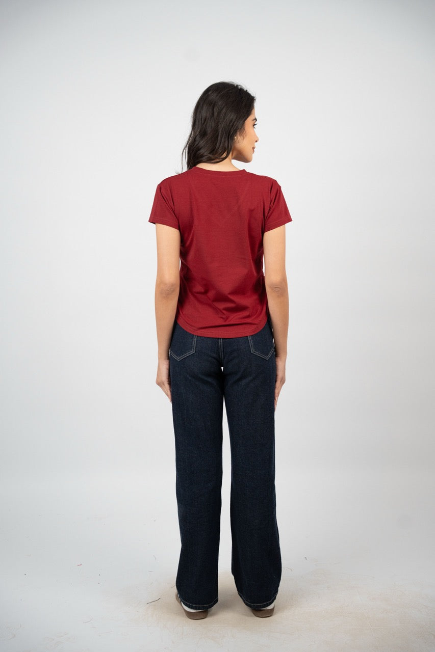 CURVED HEM V-NECK LOGO TEE