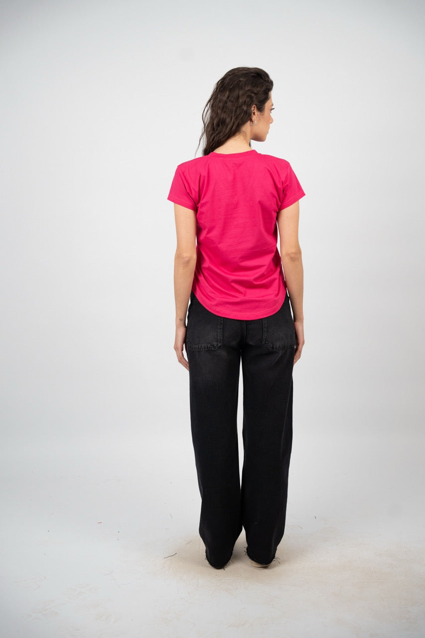 CURVED HEM V-NECK LOGO TEE