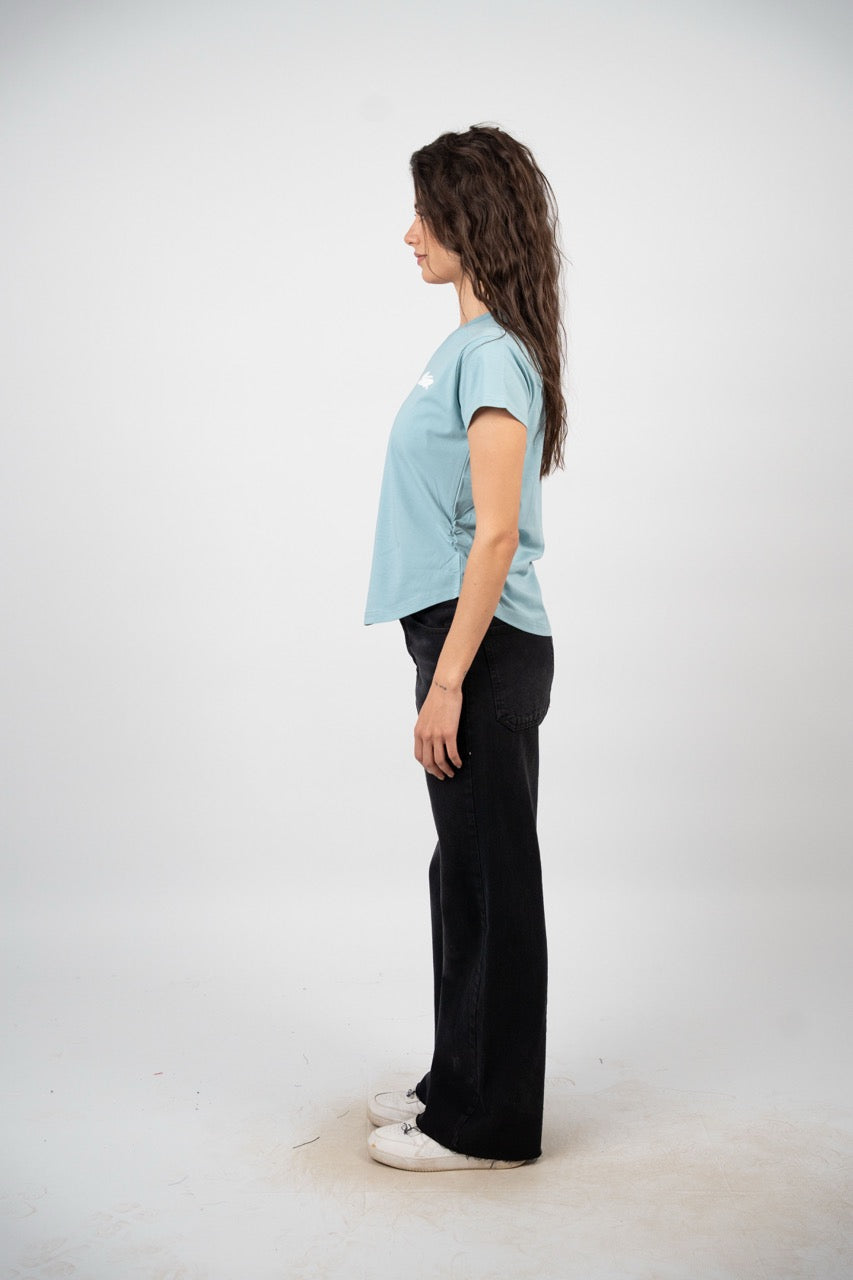 CURVED HEM V-NECK LOGO TEE