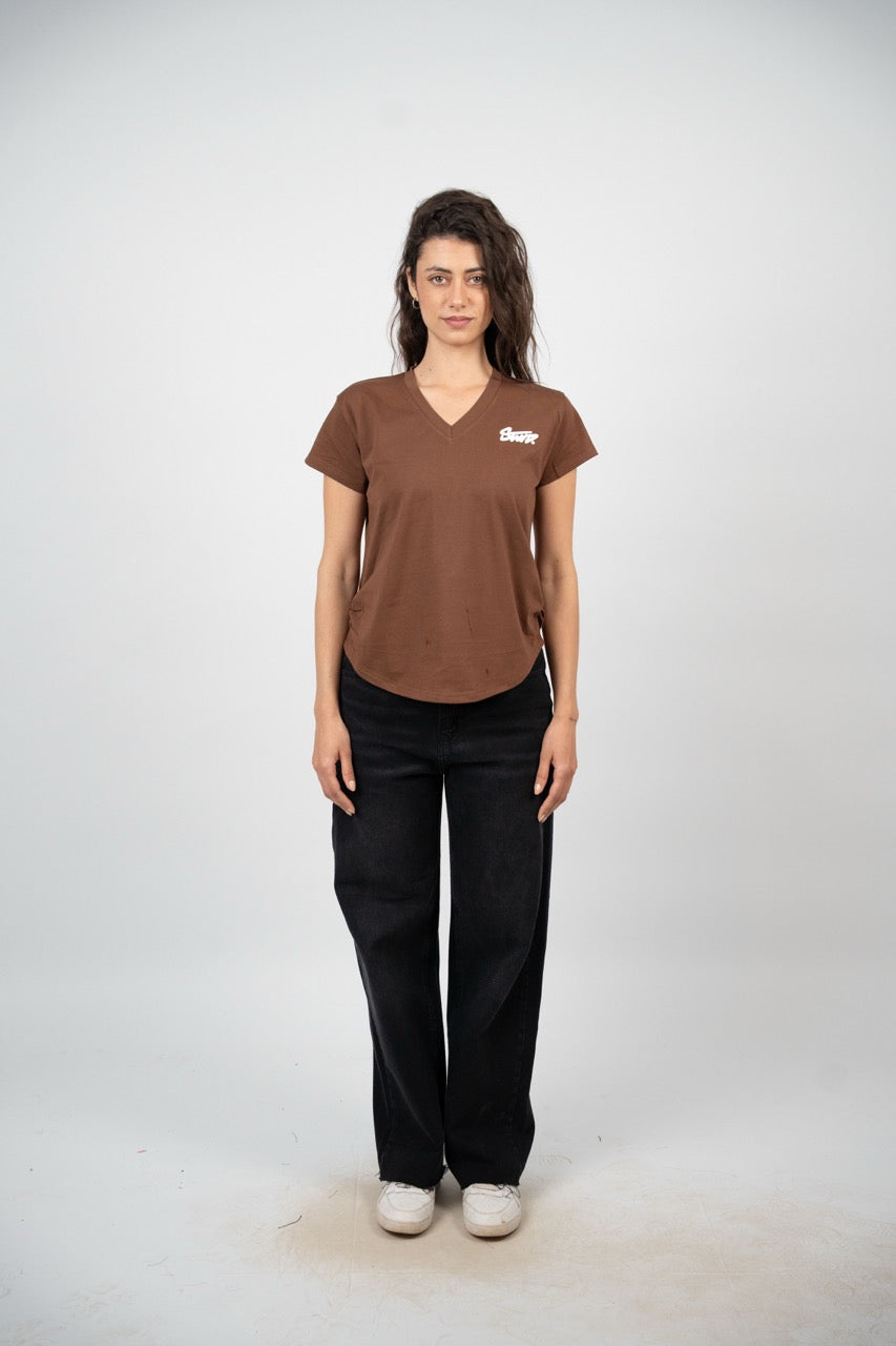 CURVED HEM V-NECK LOGO TEE