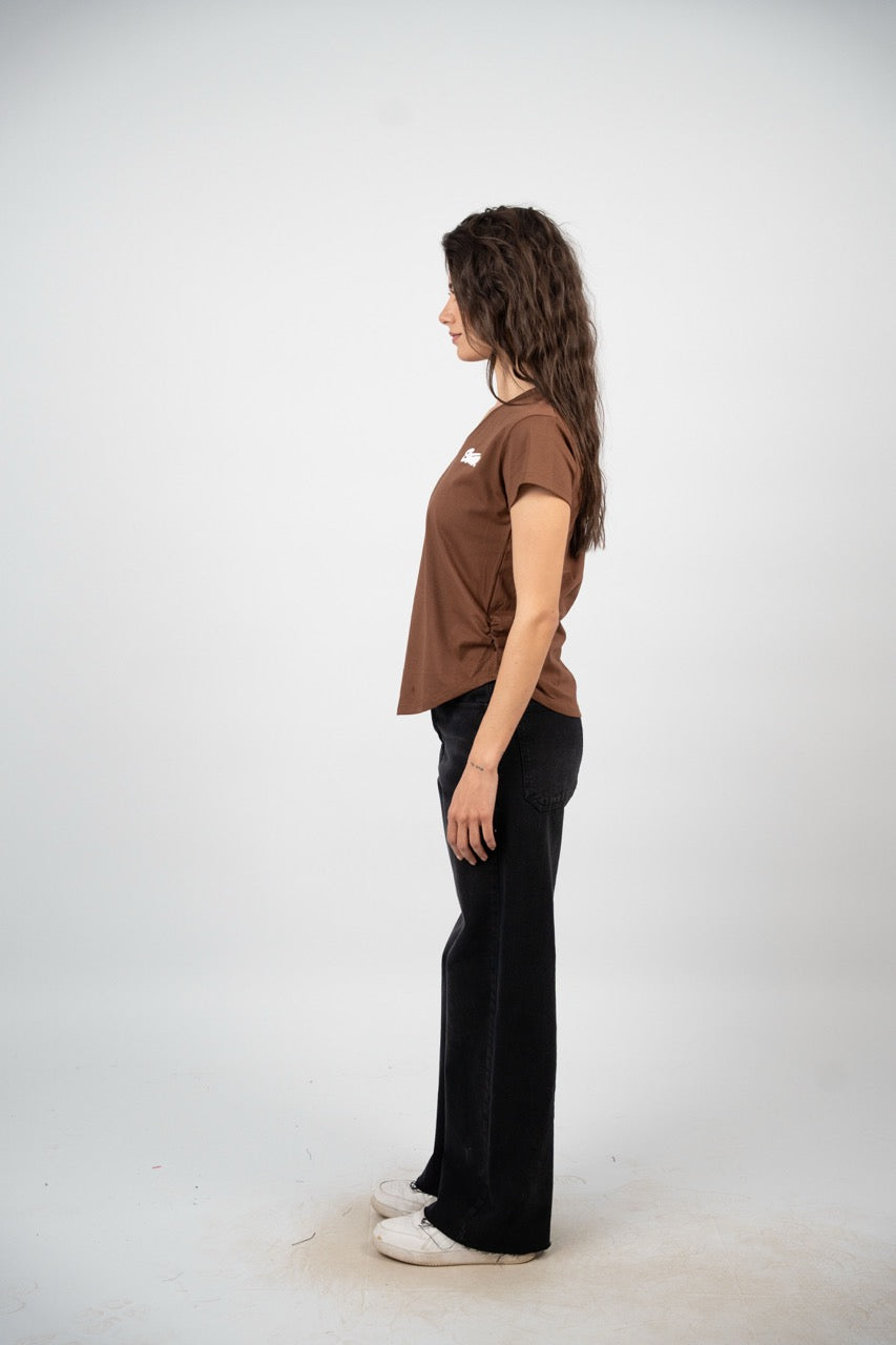 CURVED HEM V-NECK LOGO TEE