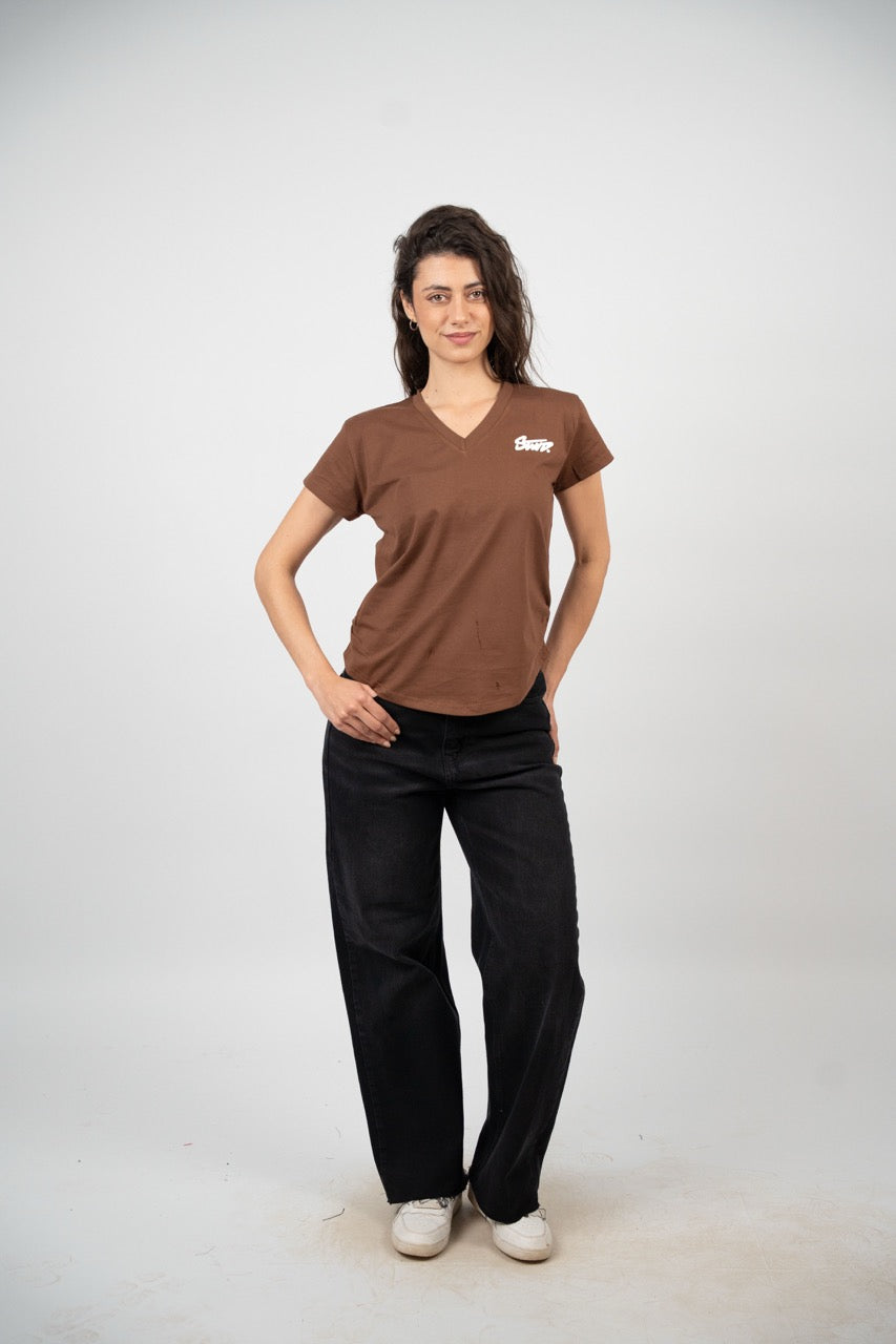 CURVED HEM V-NECK LOGO TEE