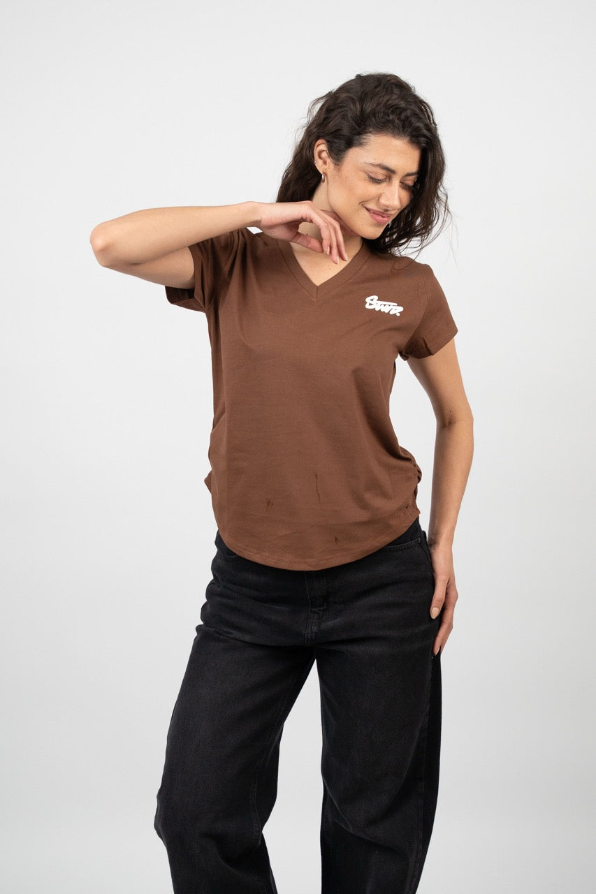 CURVED HEM V-NECK LOGO TEE