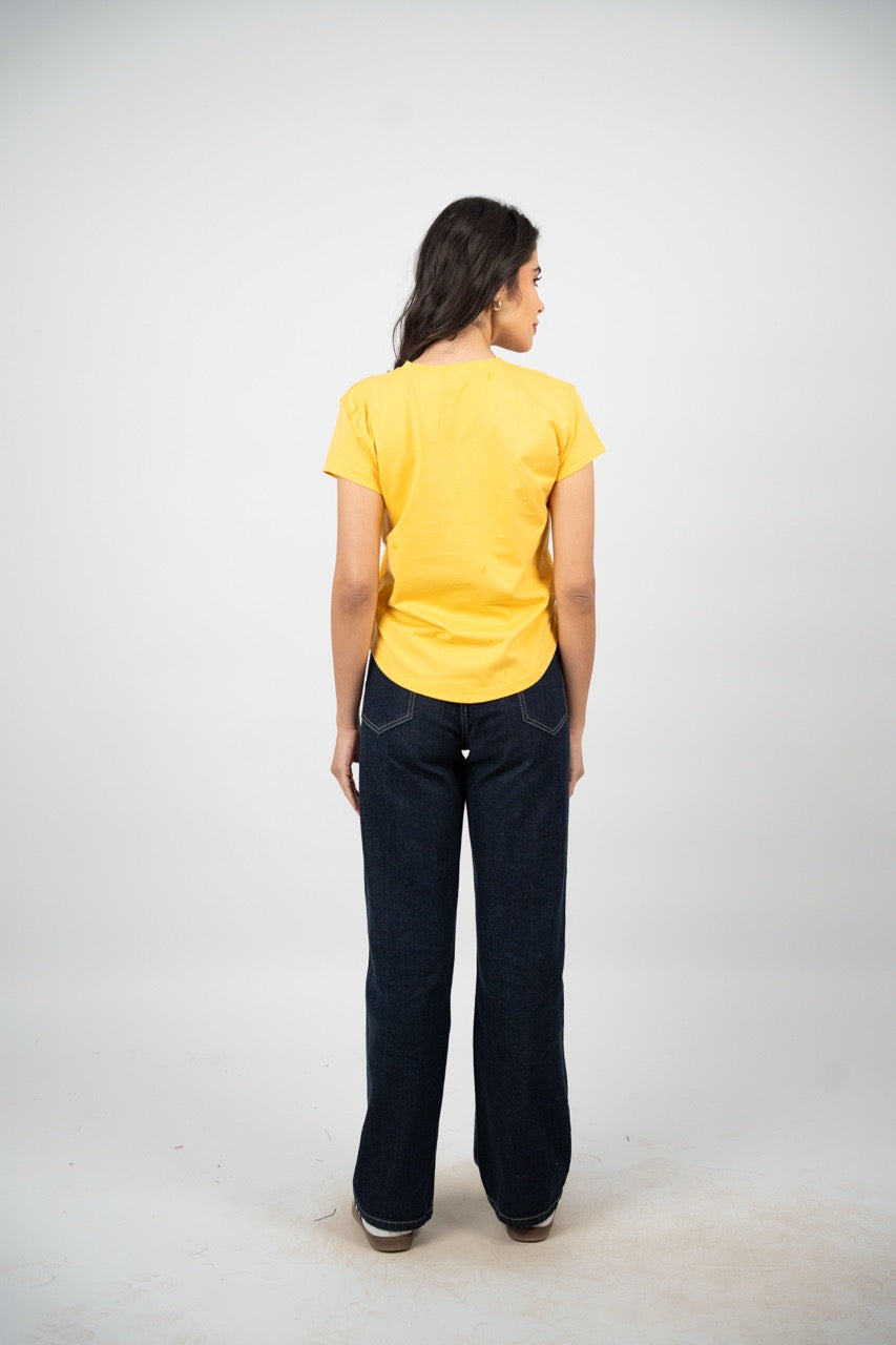 CURVED HEM V-NECK LOGO TEE