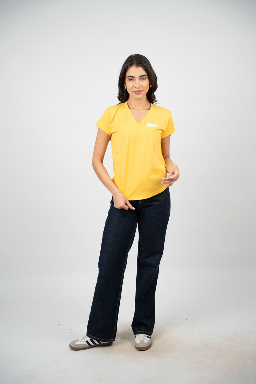 CURVED HEM V-NECK LOGO TEE