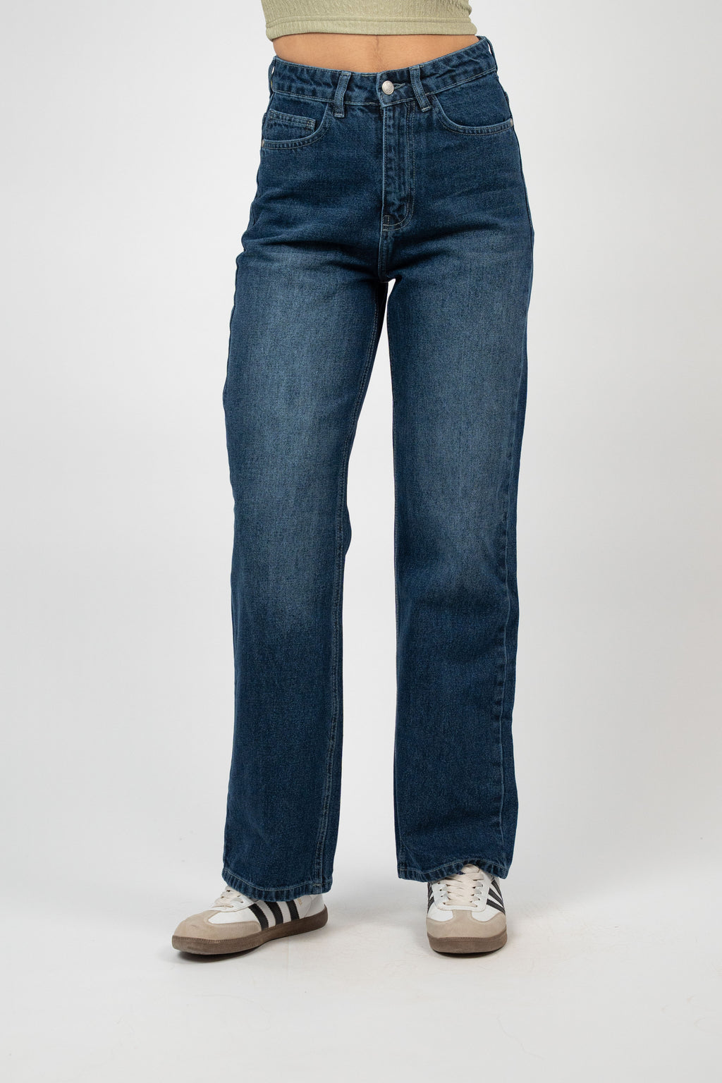 CLASSIC STRAIGHT DENIM – MID WASH