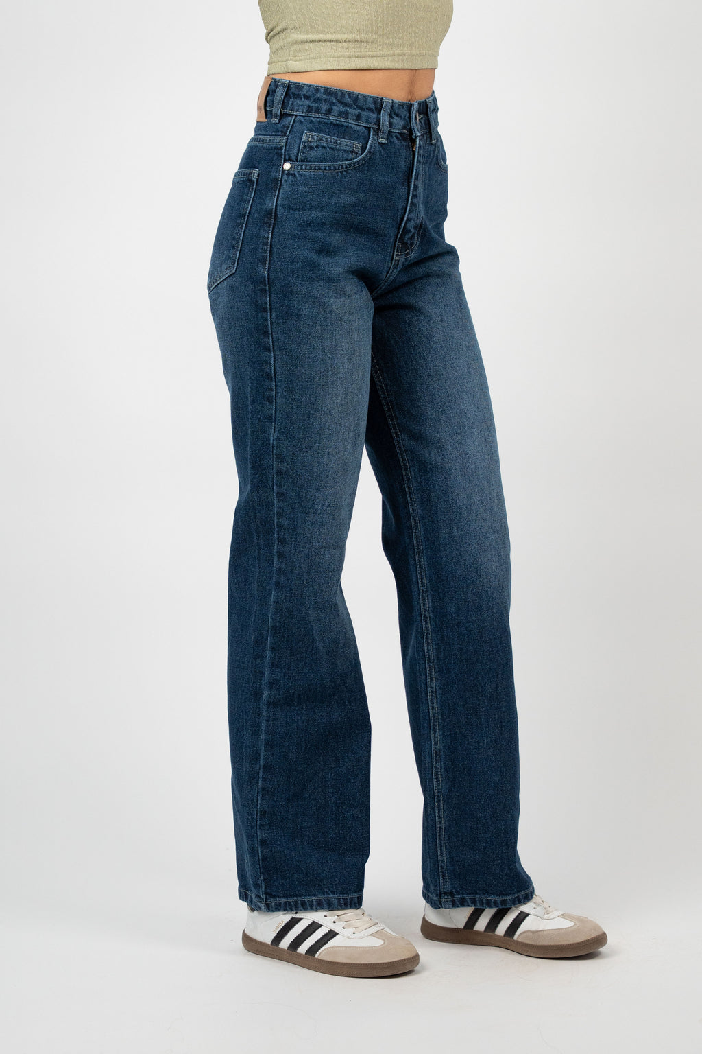 CLASSIC STRAIGHT DENIM – MID WASH