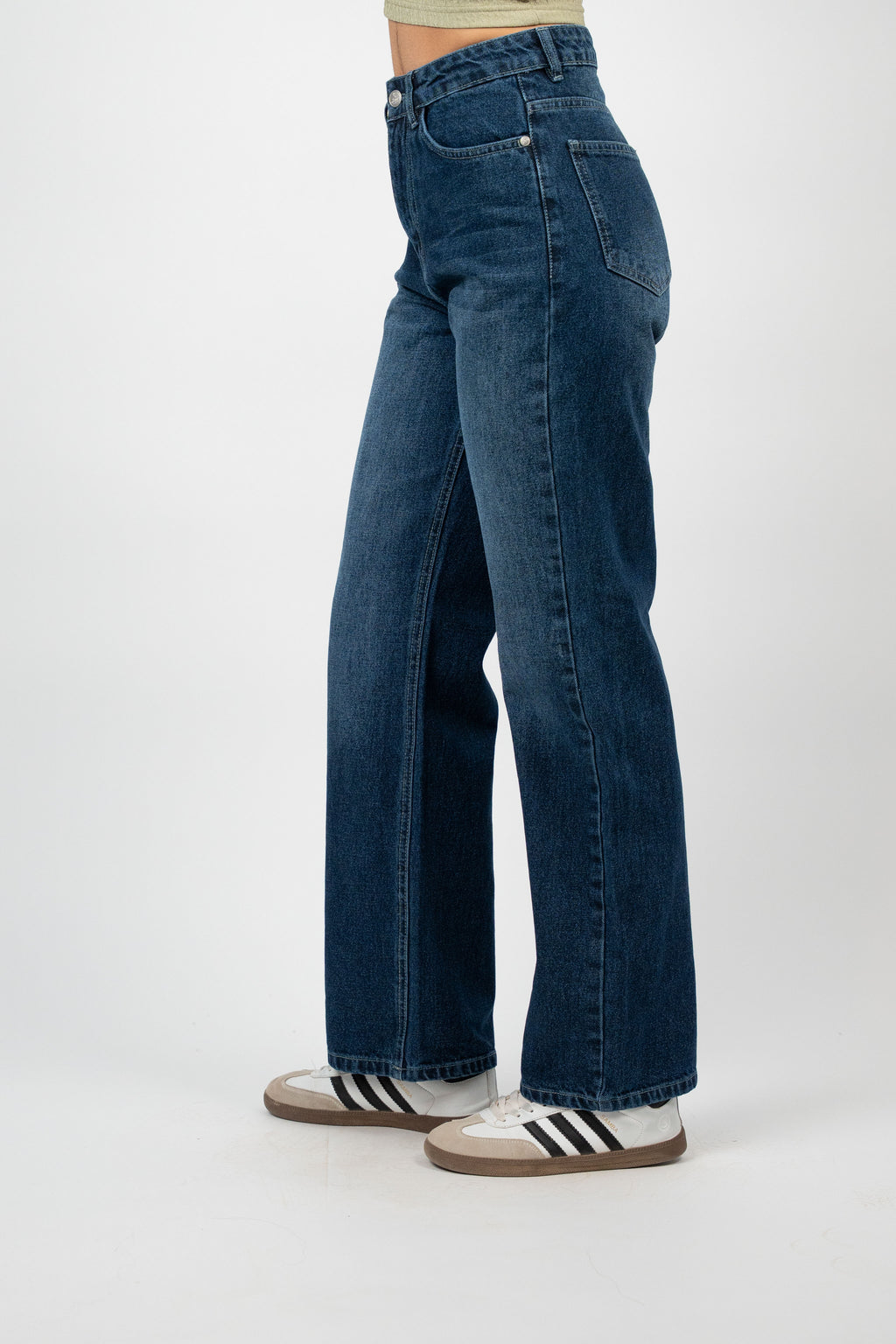 CLASSIC STRAIGHT DENIM – MID WASH