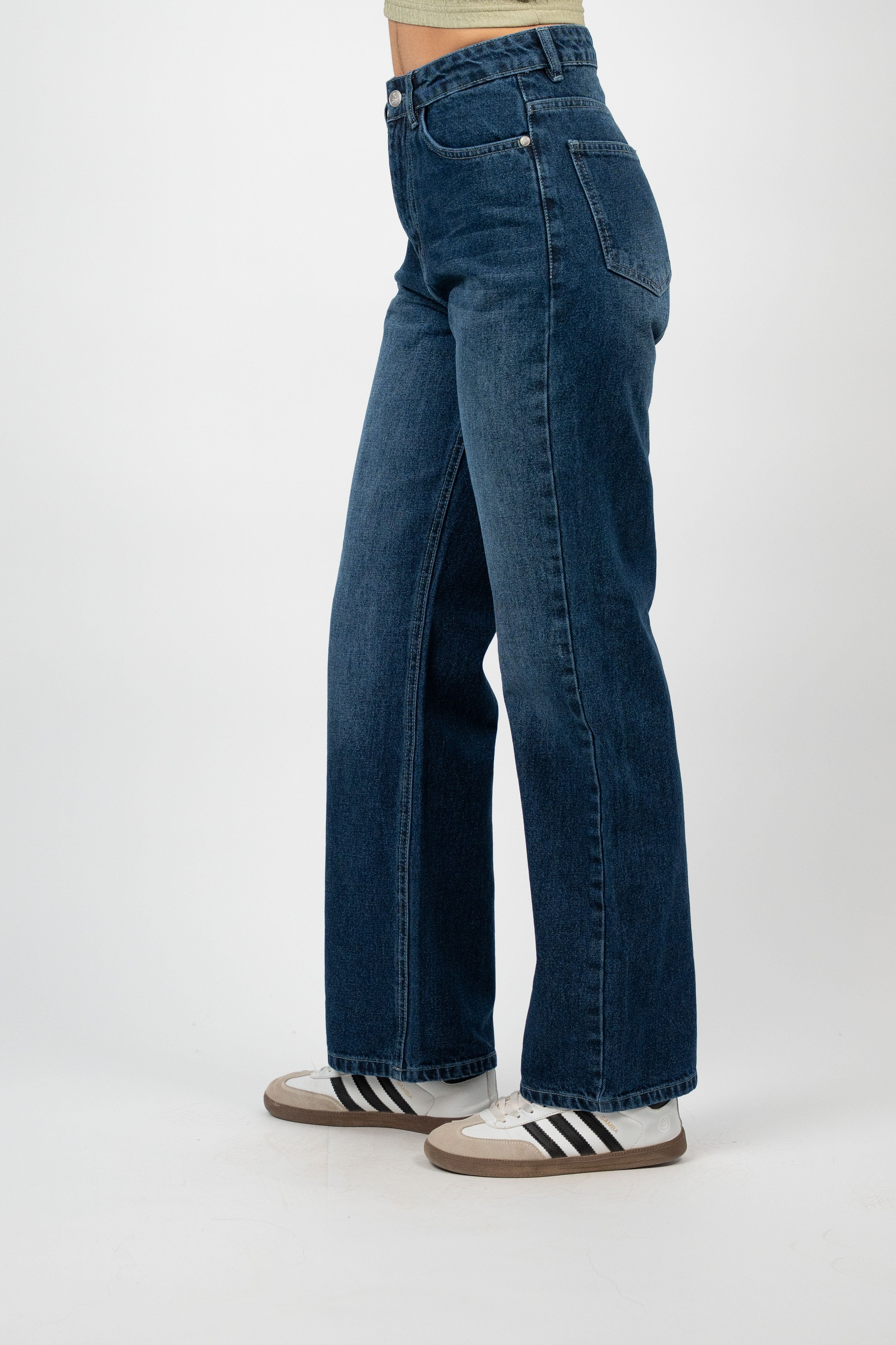 CLASSIC STRAIGHT DENIM – MID WASH