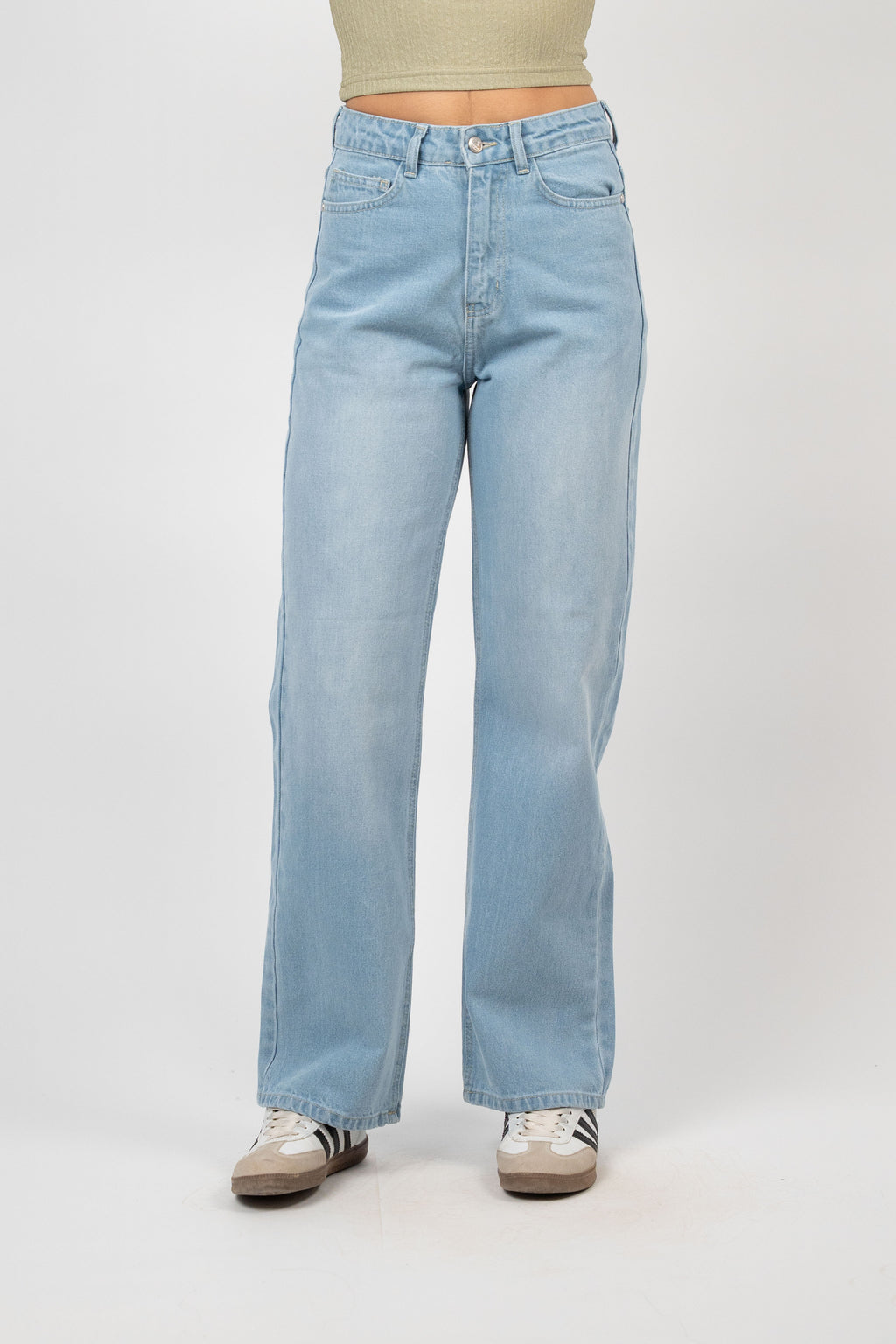 CLASSIC STRAIGHT DENIM – LIGHT WASH
