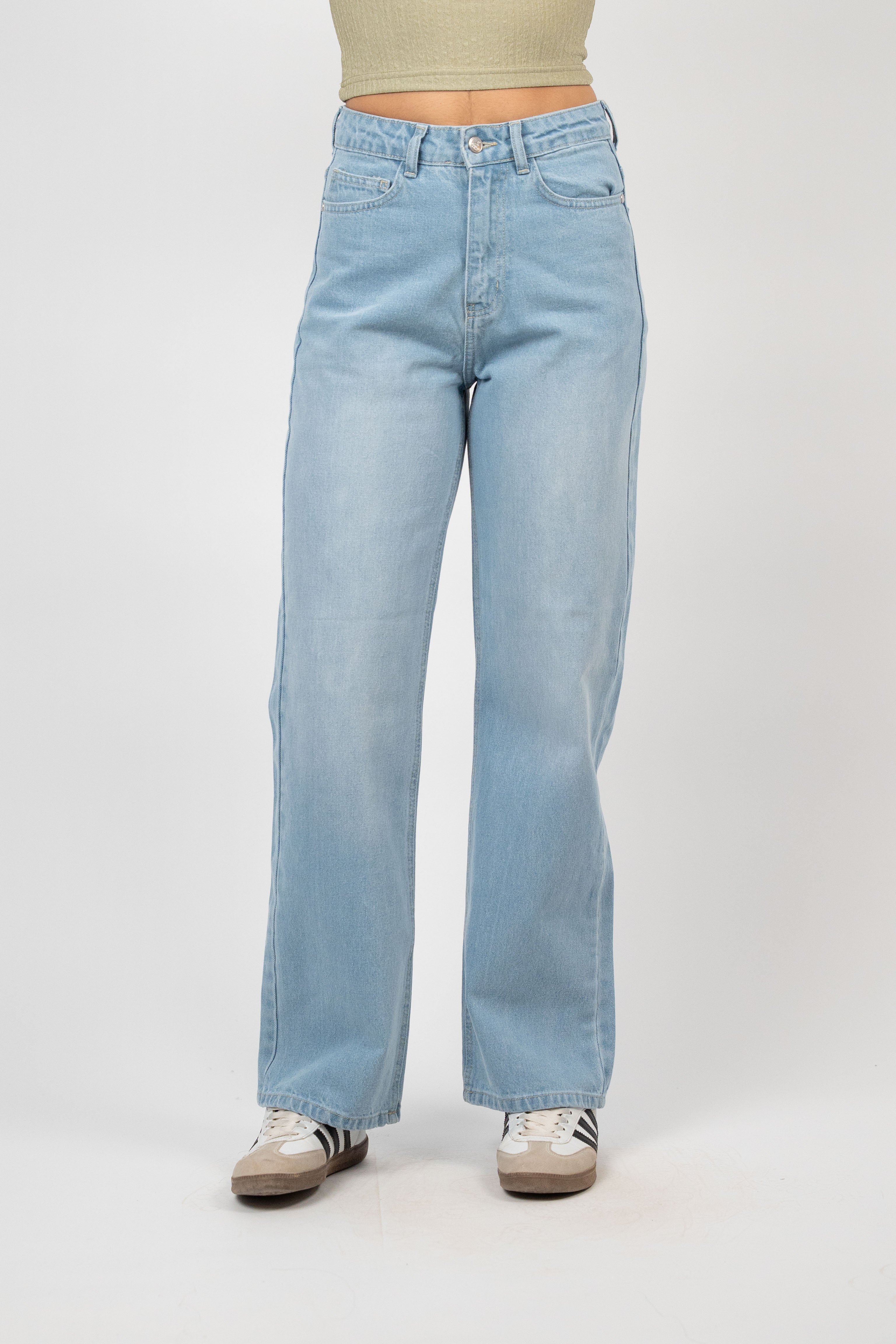 CLASSIC STRAIGHT DENIM – LIGHT WASH