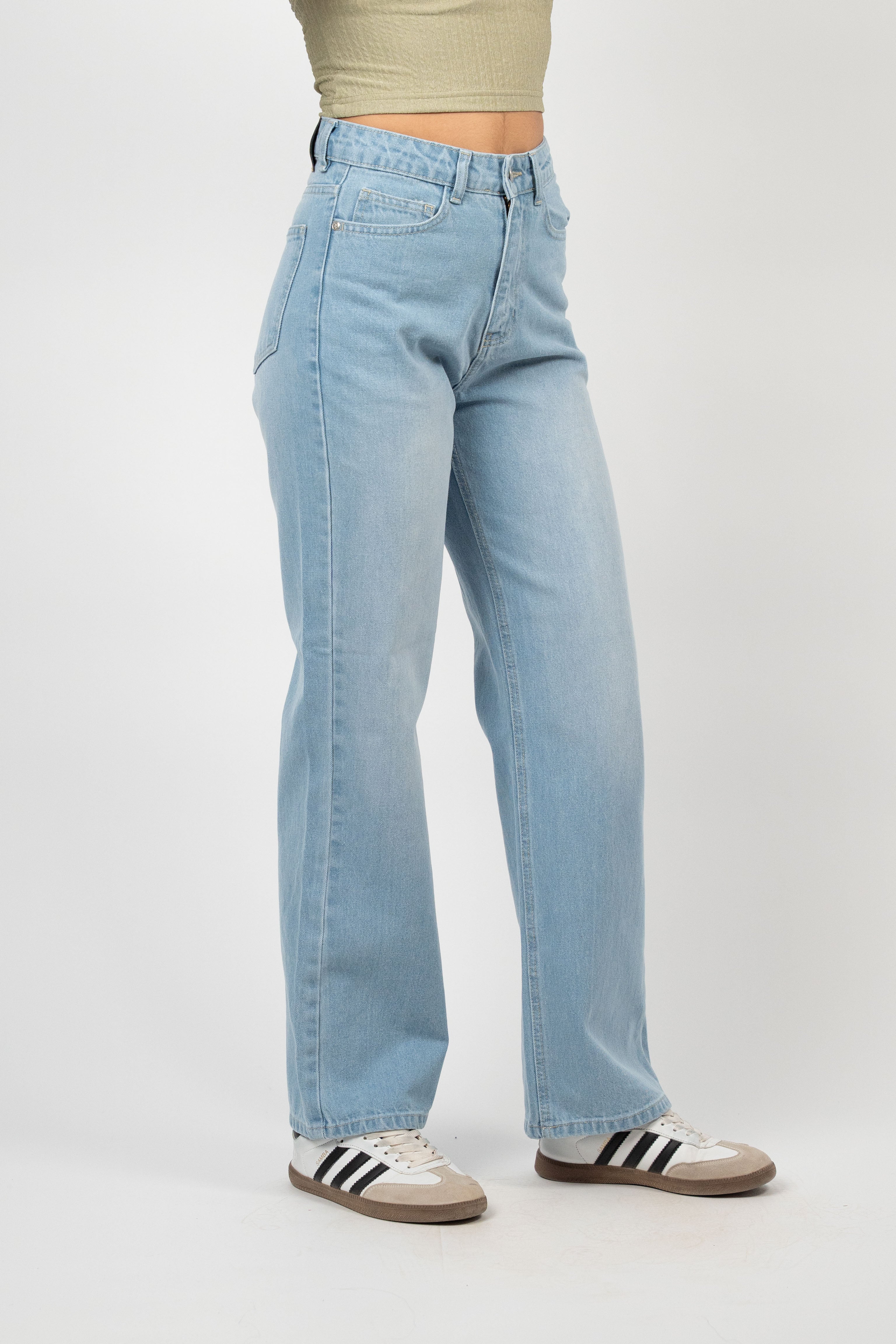 CLASSIC STRAIGHT DENIM – LIGHT WASH