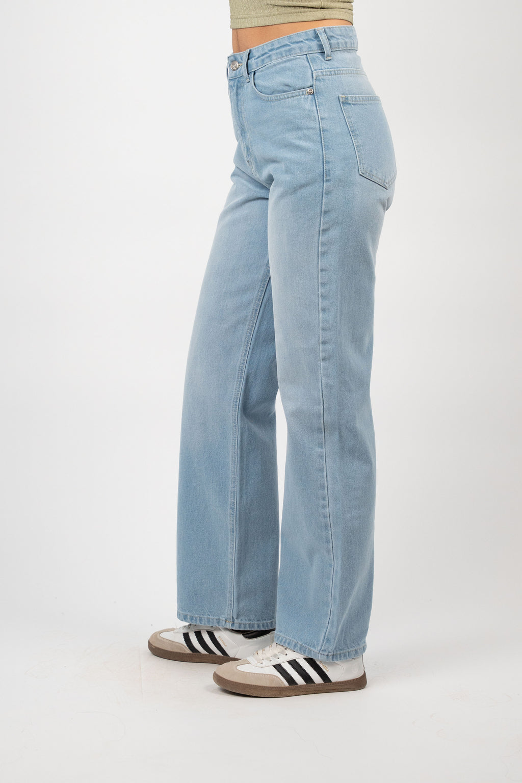 CLASSIC STRAIGHT DENIM – LIGHT WASH