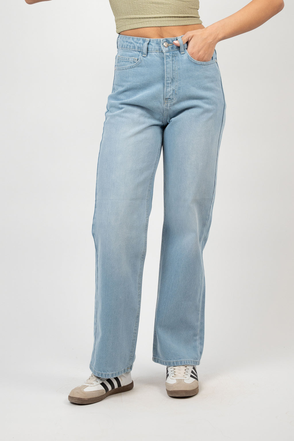 CLASSIC STRAIGHT DENIM – LIGHT WASH