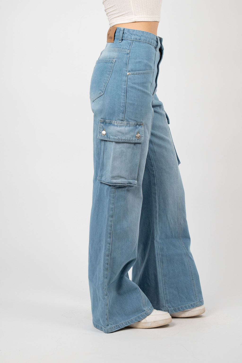 WIDE LEG CARGO DENIM – LIGHT WASH