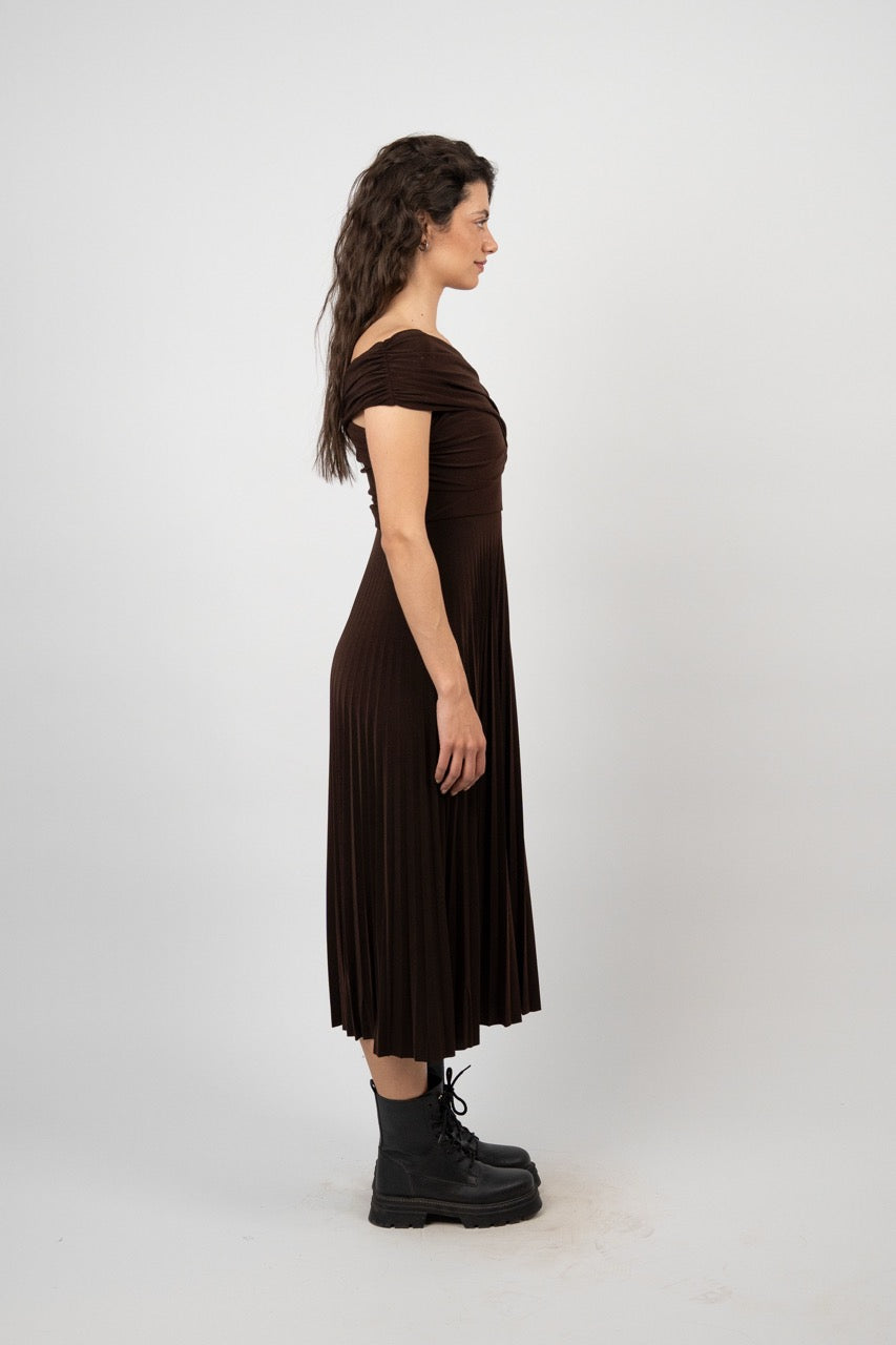 OFF SHOULDER PLEATED MIDI DRESS