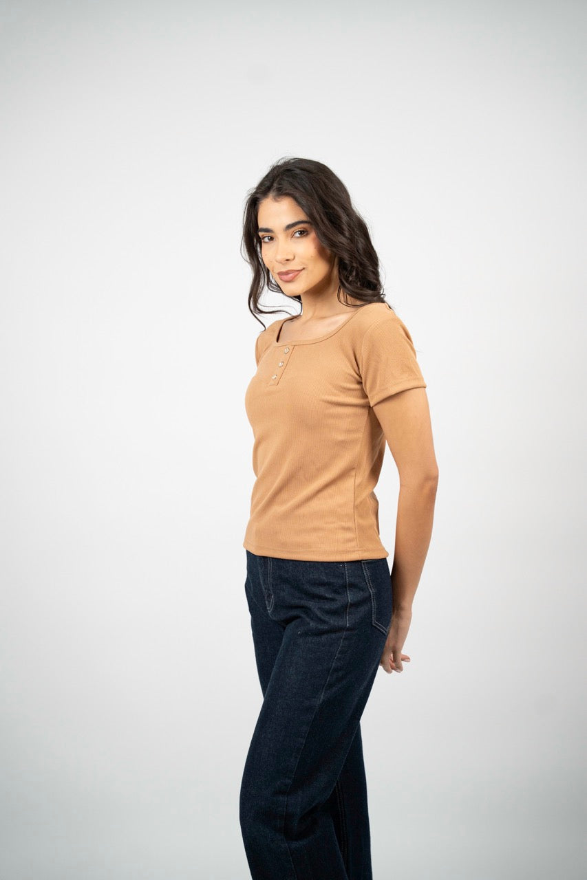 MINIMAL RIB BUTTON TOP