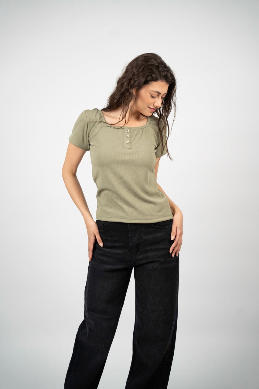 MINIMAL RIB BUTTON TOP