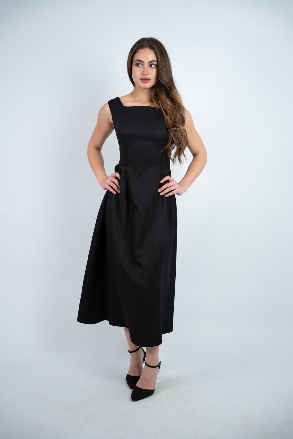 SLEEVELESS MIDI DRESS