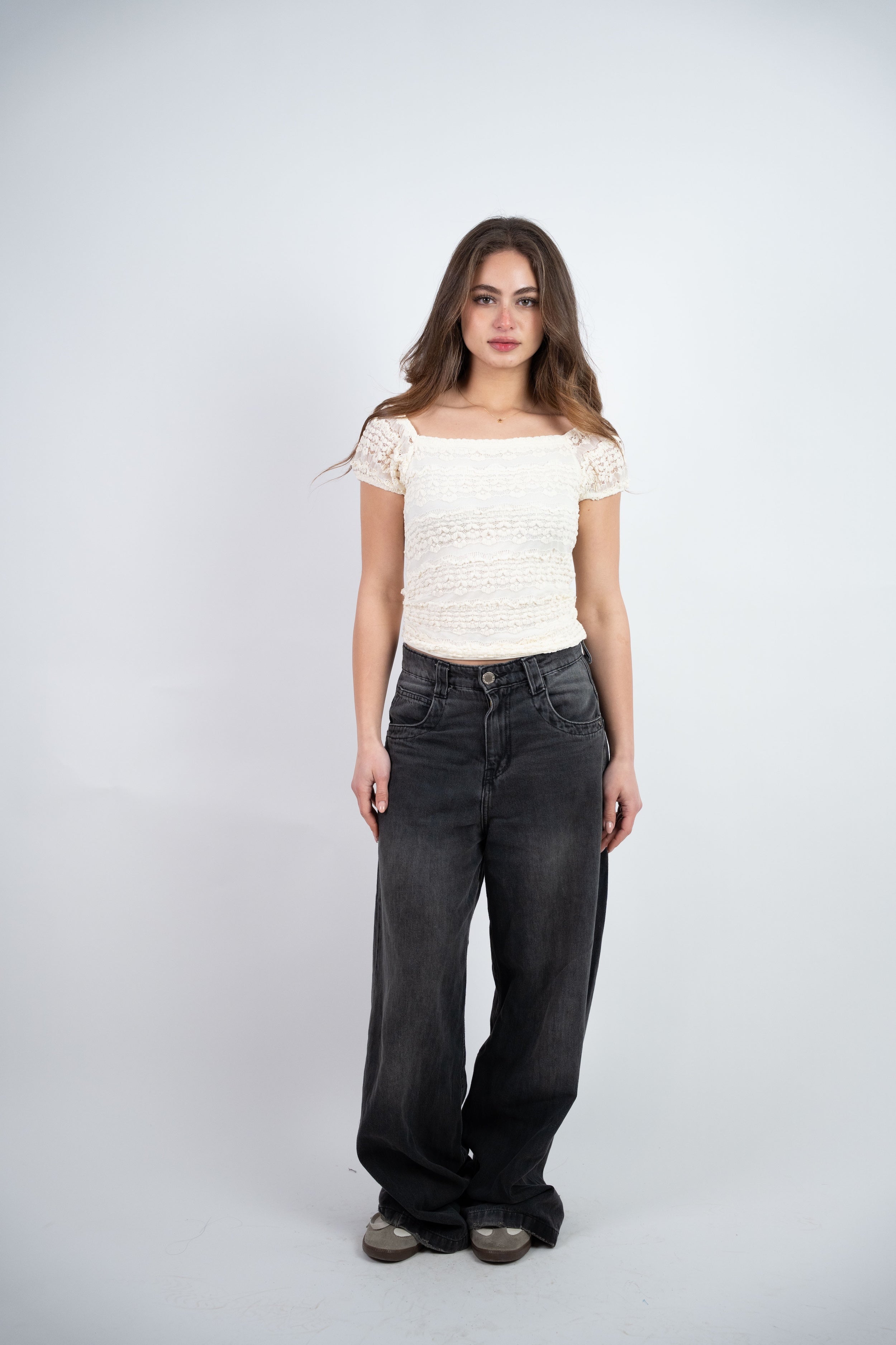 LACE FITTED TOP